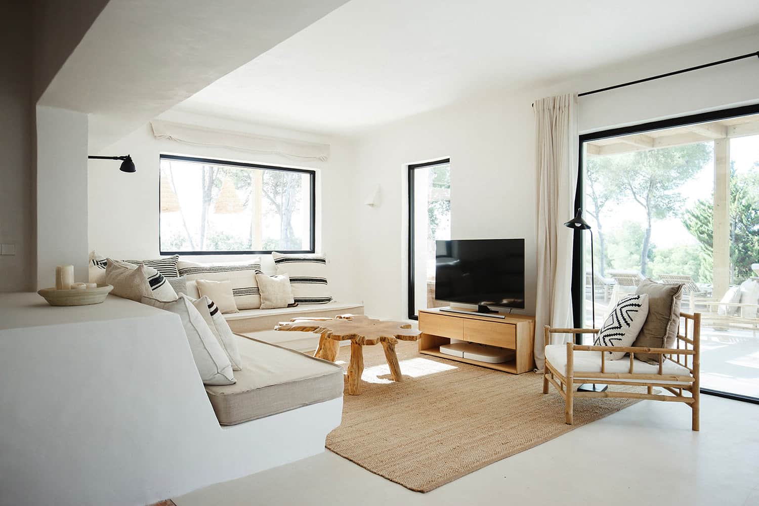 mediterranean-living-room