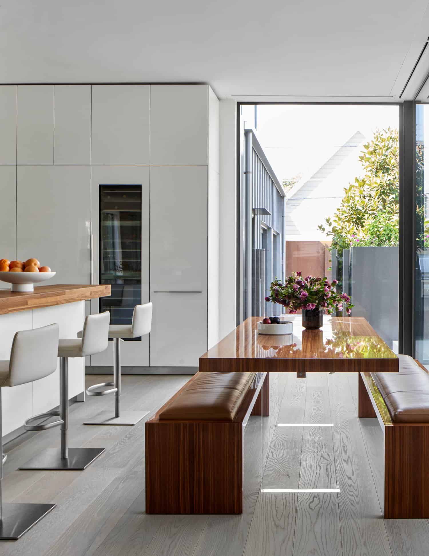 modern-kitchen-breakfast-room