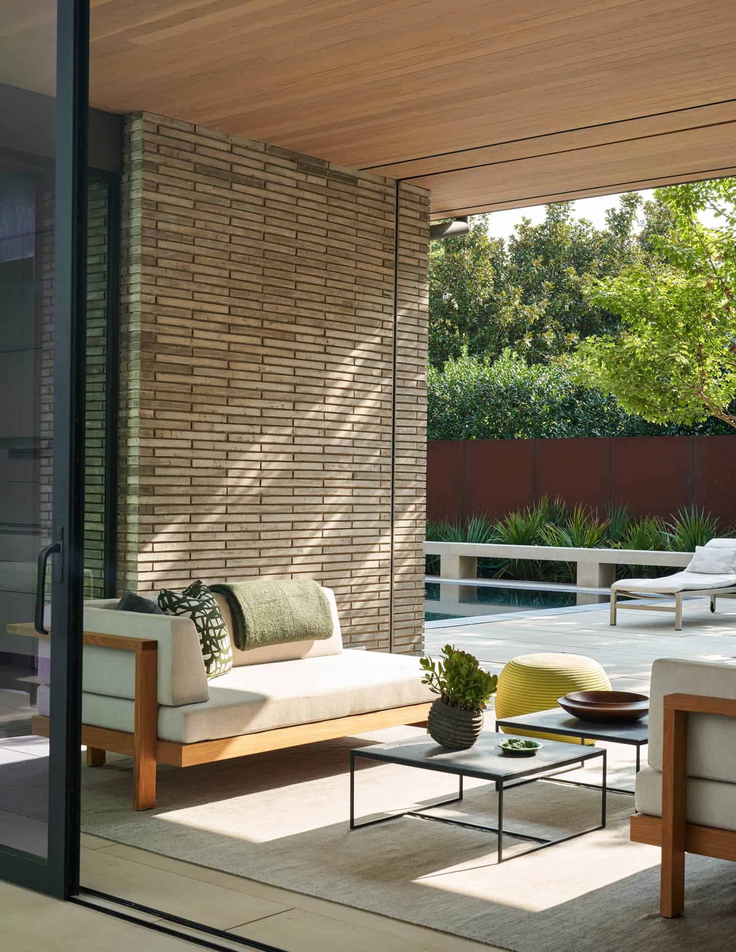 modern-covered-outdoor-patio