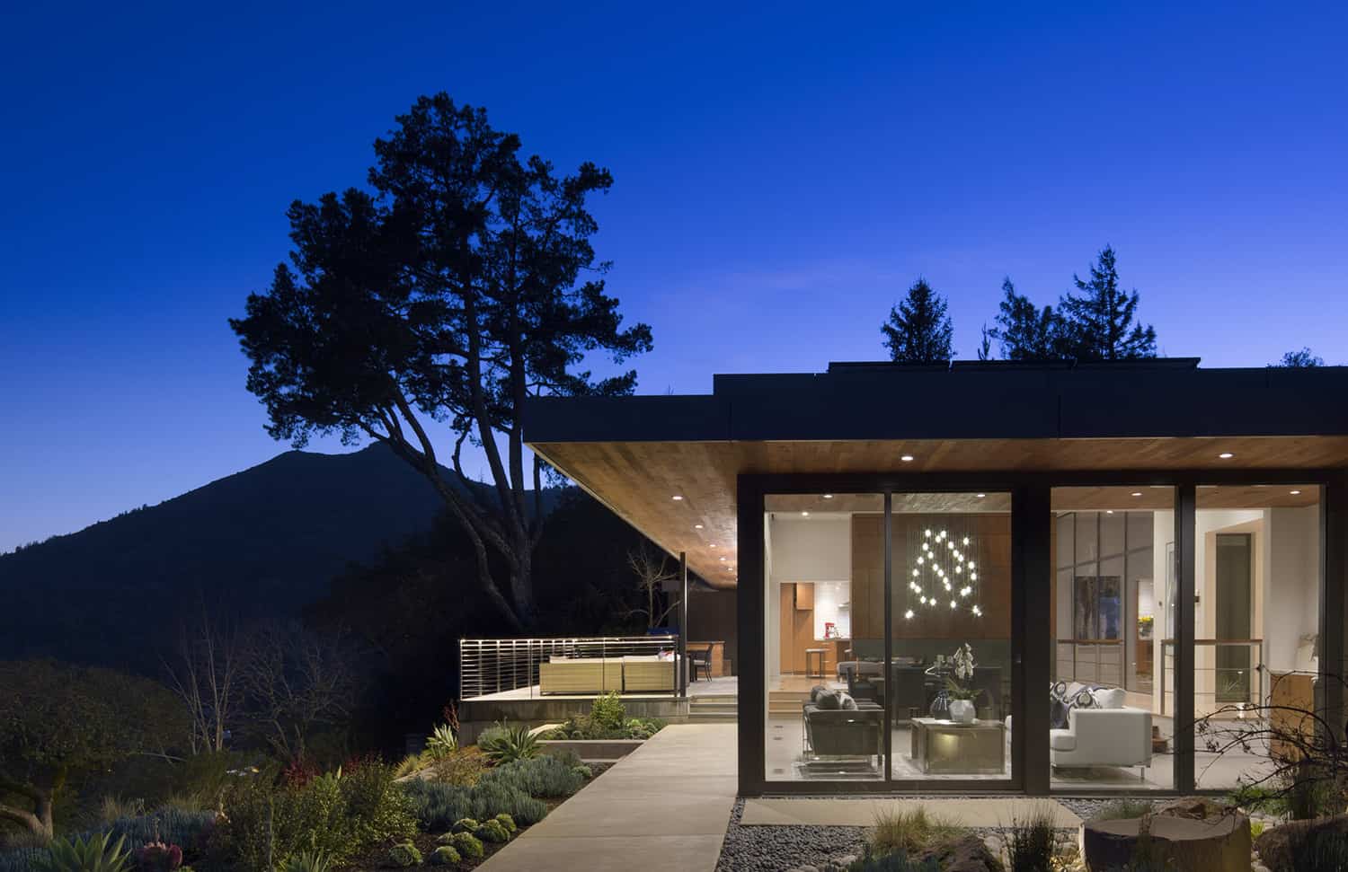 modern-home-exterior-view-at-night