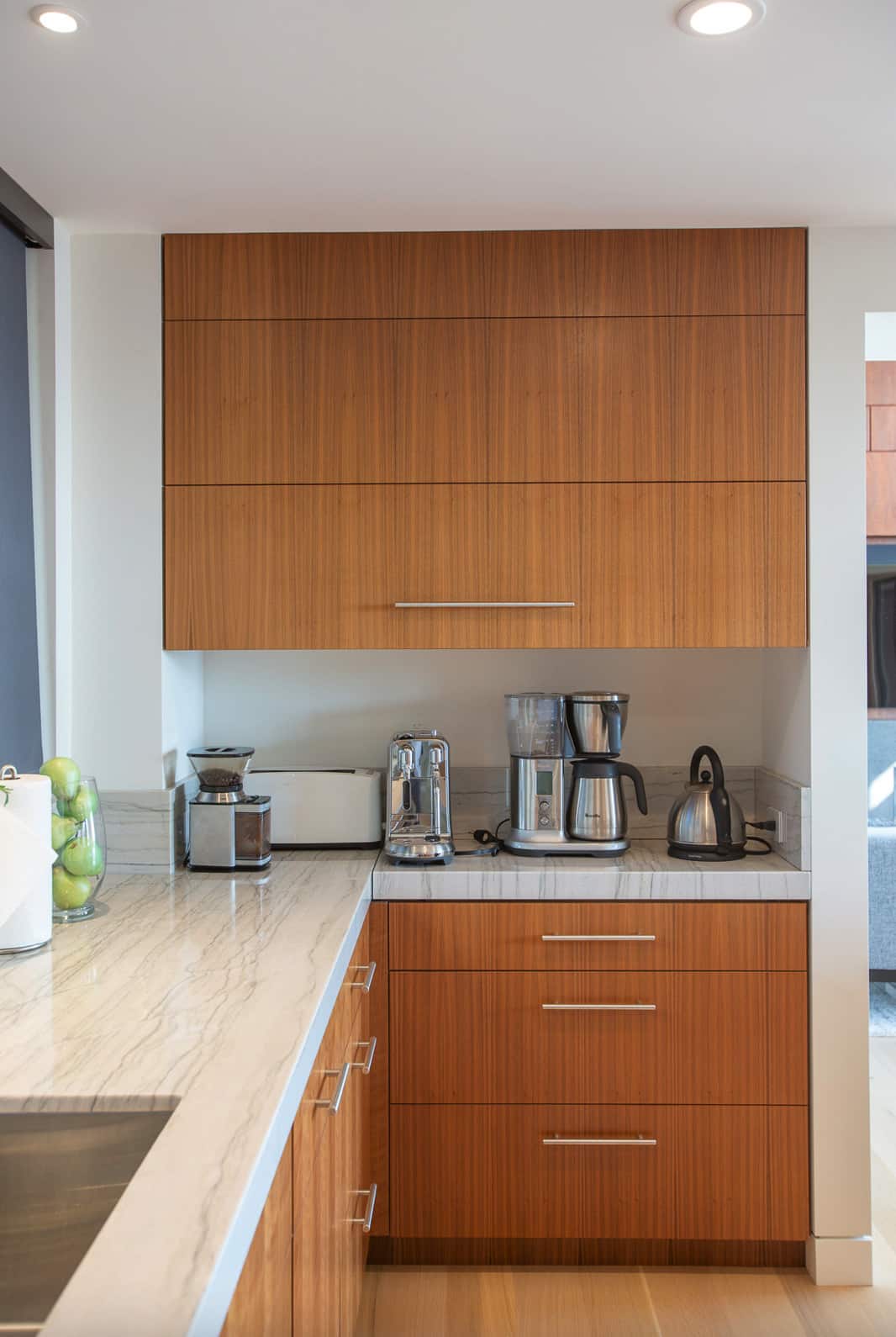 appliance-storage-modern-kitchen