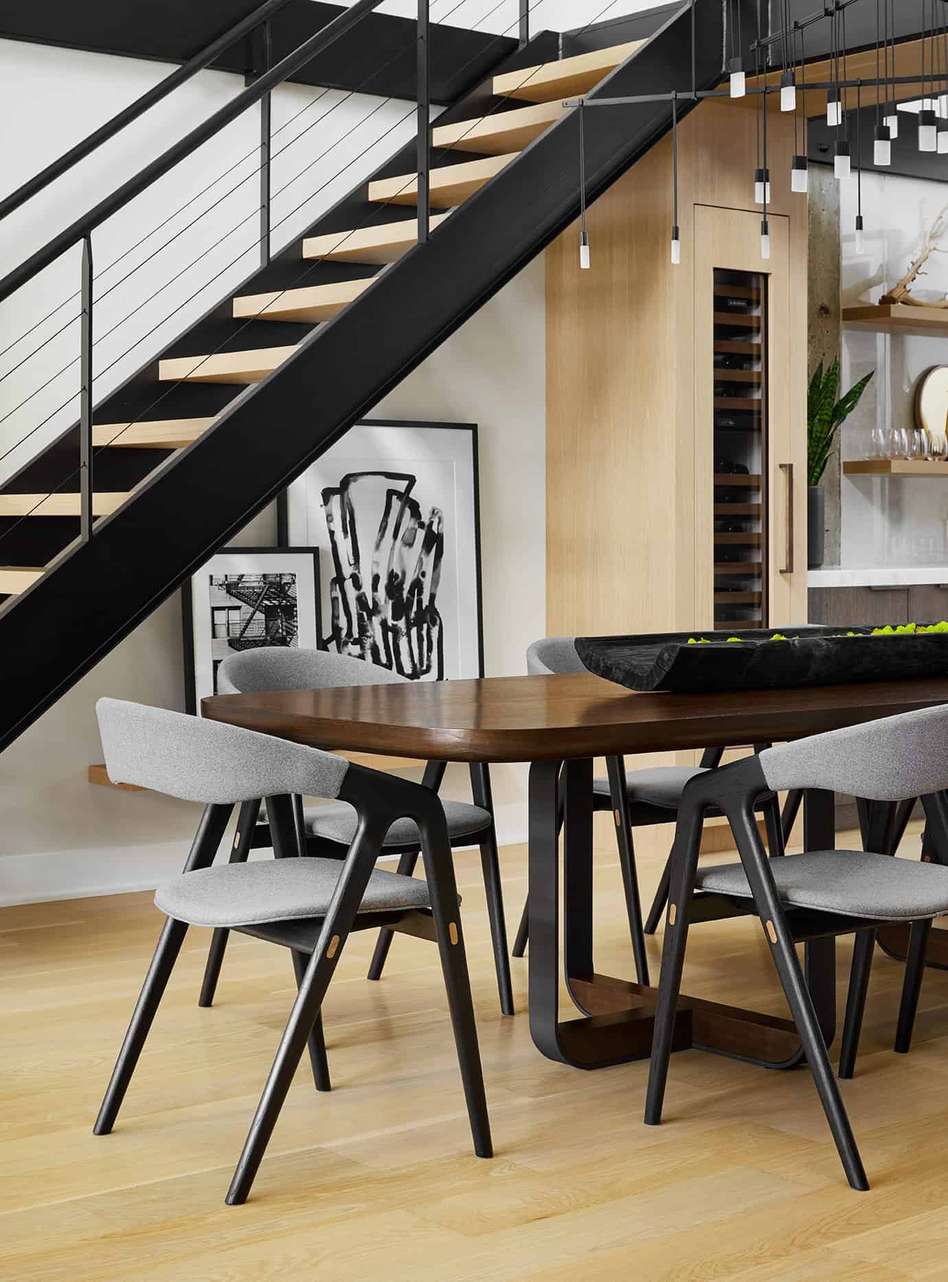 modern-penthouse-dining-room
