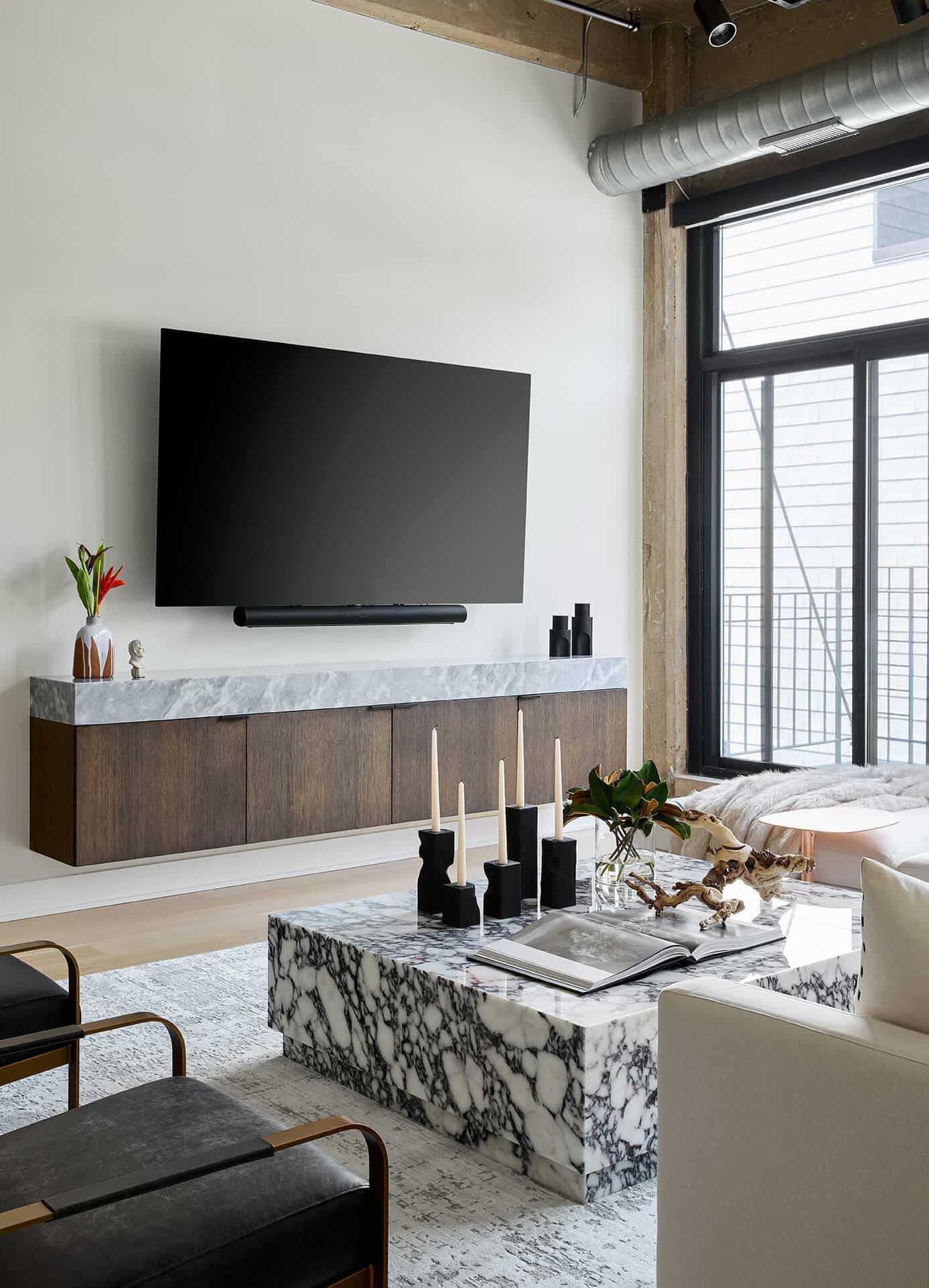 modern-penthouse-living-room