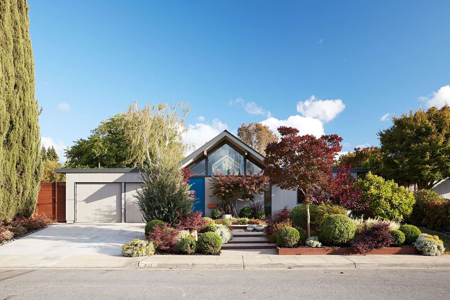 An Eichler home gets beautifully refreshed in Mountain View, California
