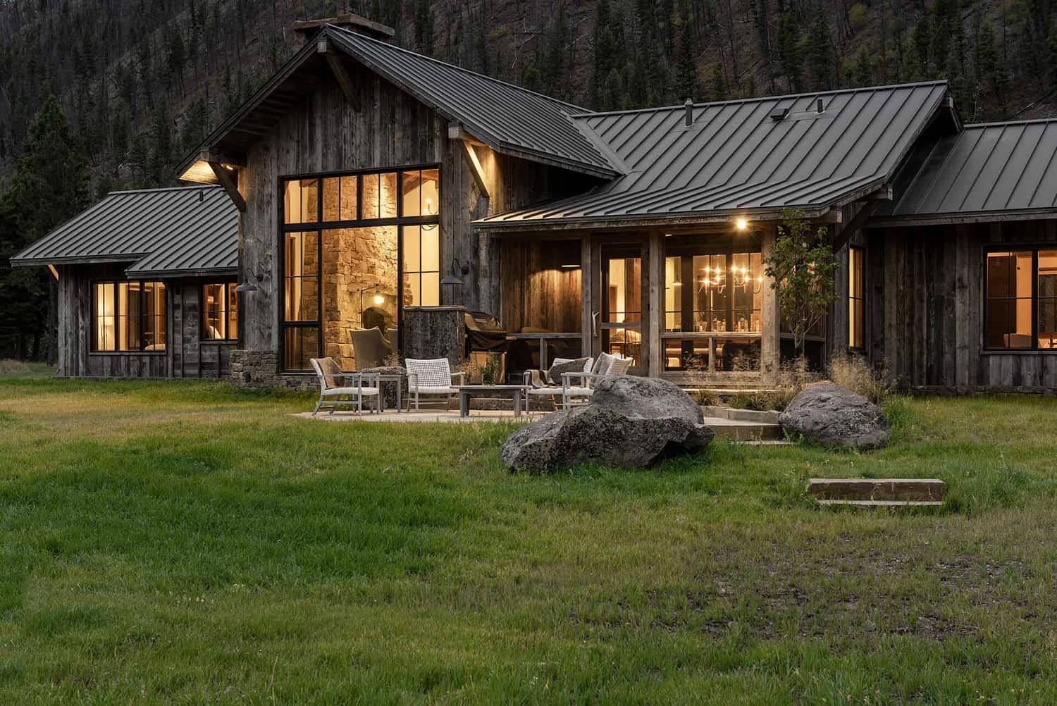 rustic-cabin-retreat-exterior