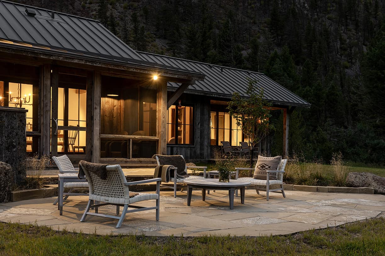 rustic-cabin-retreat-patio