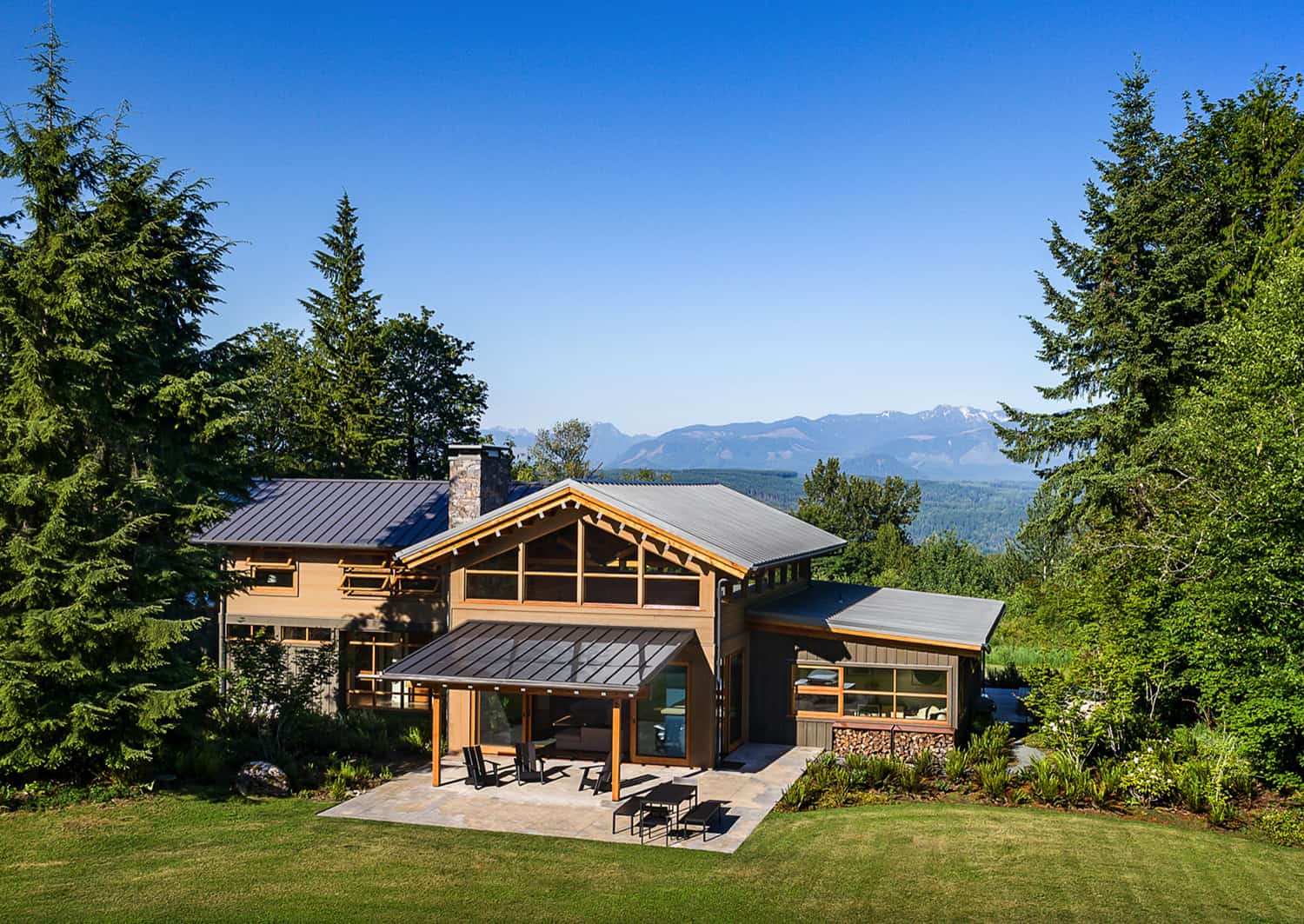 This warm and inviting Washington home has stunning mountain views