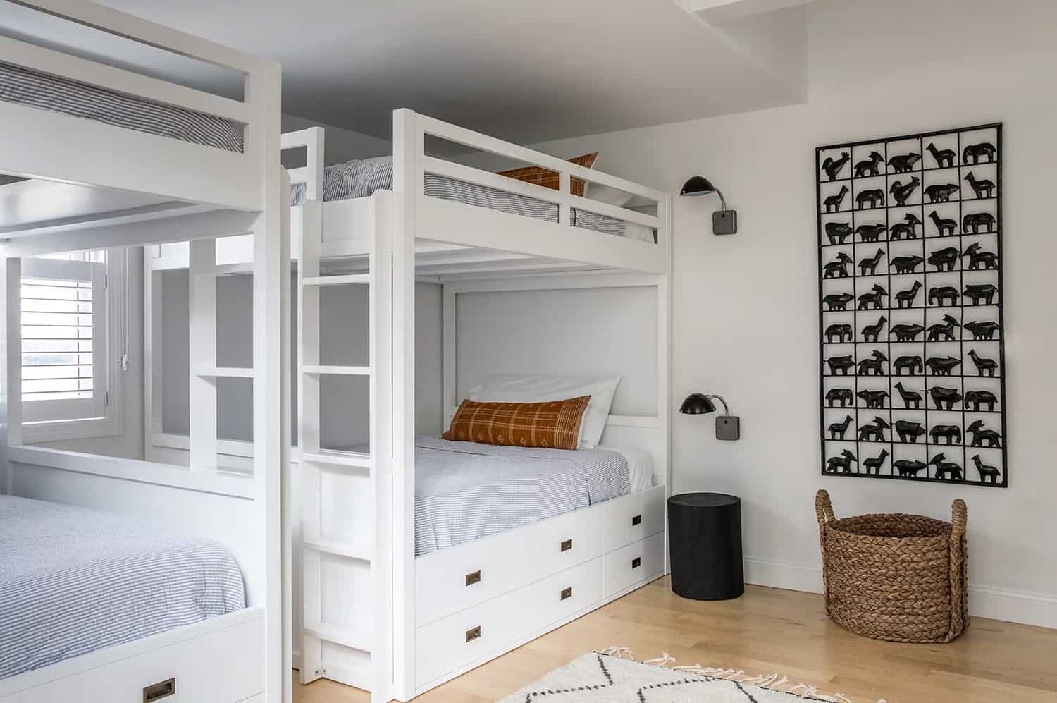 transitional-style-kids-bunk-bedroom
