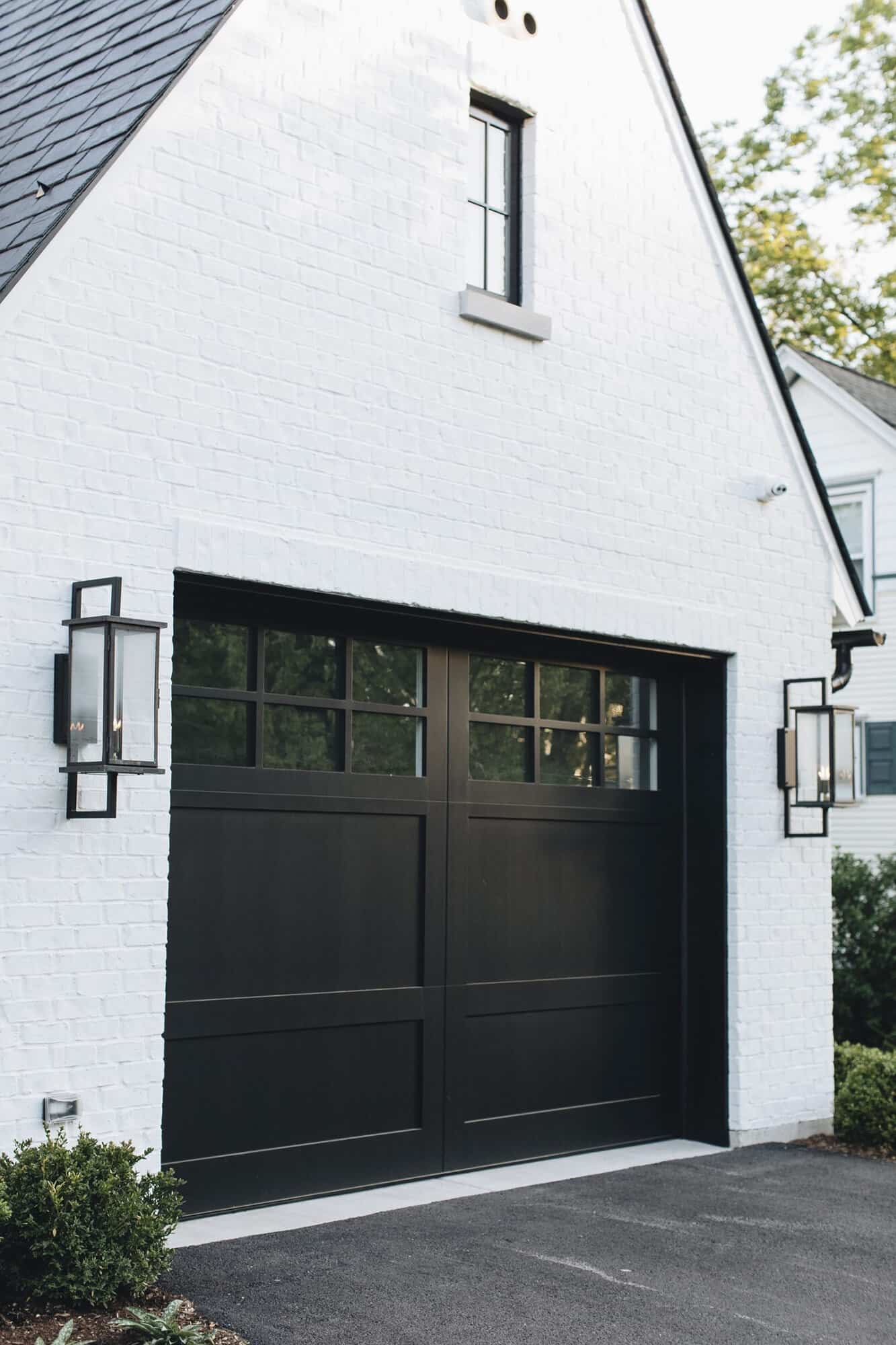 transitional-style-home-garage