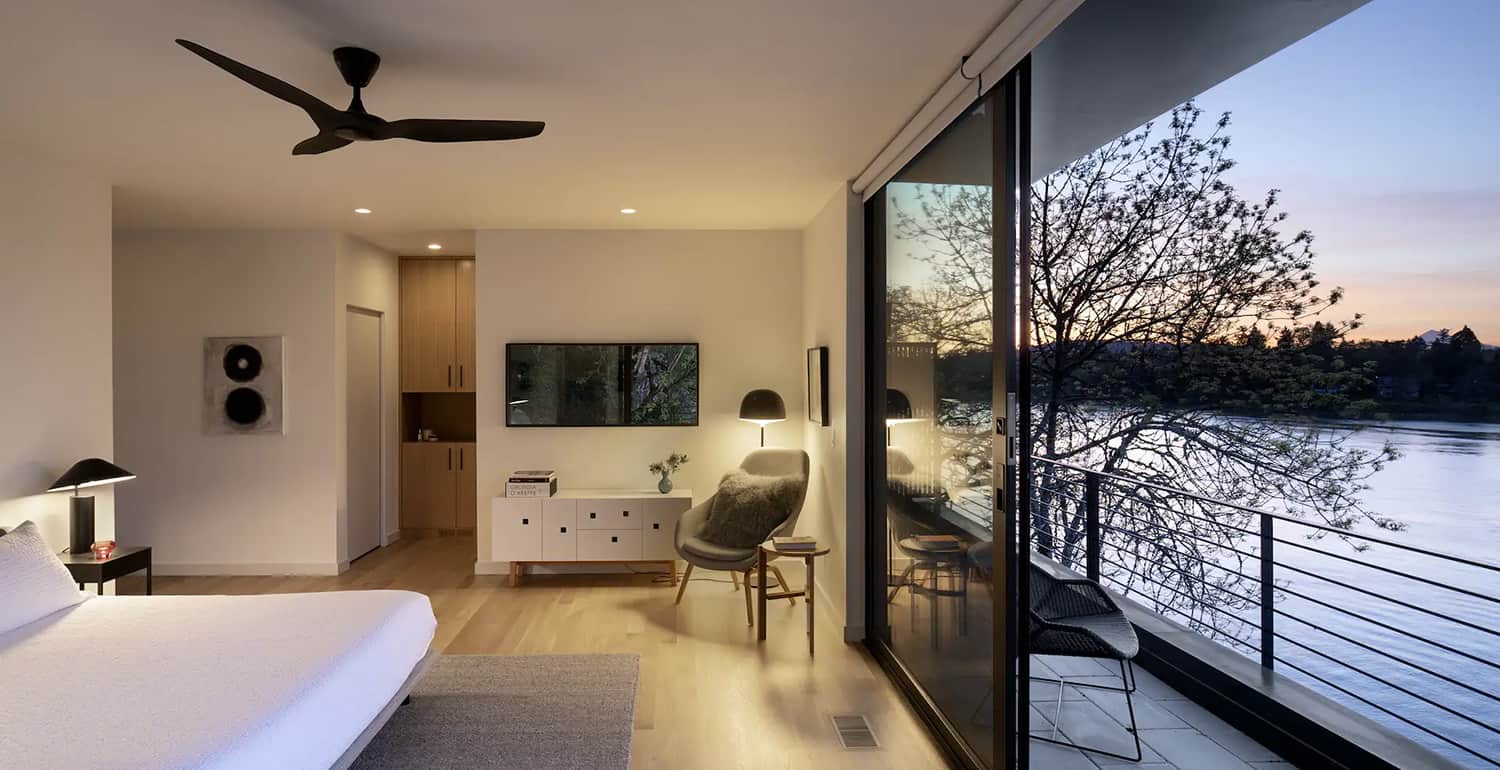 modern-bedroom-overlooking-the-willamette-river