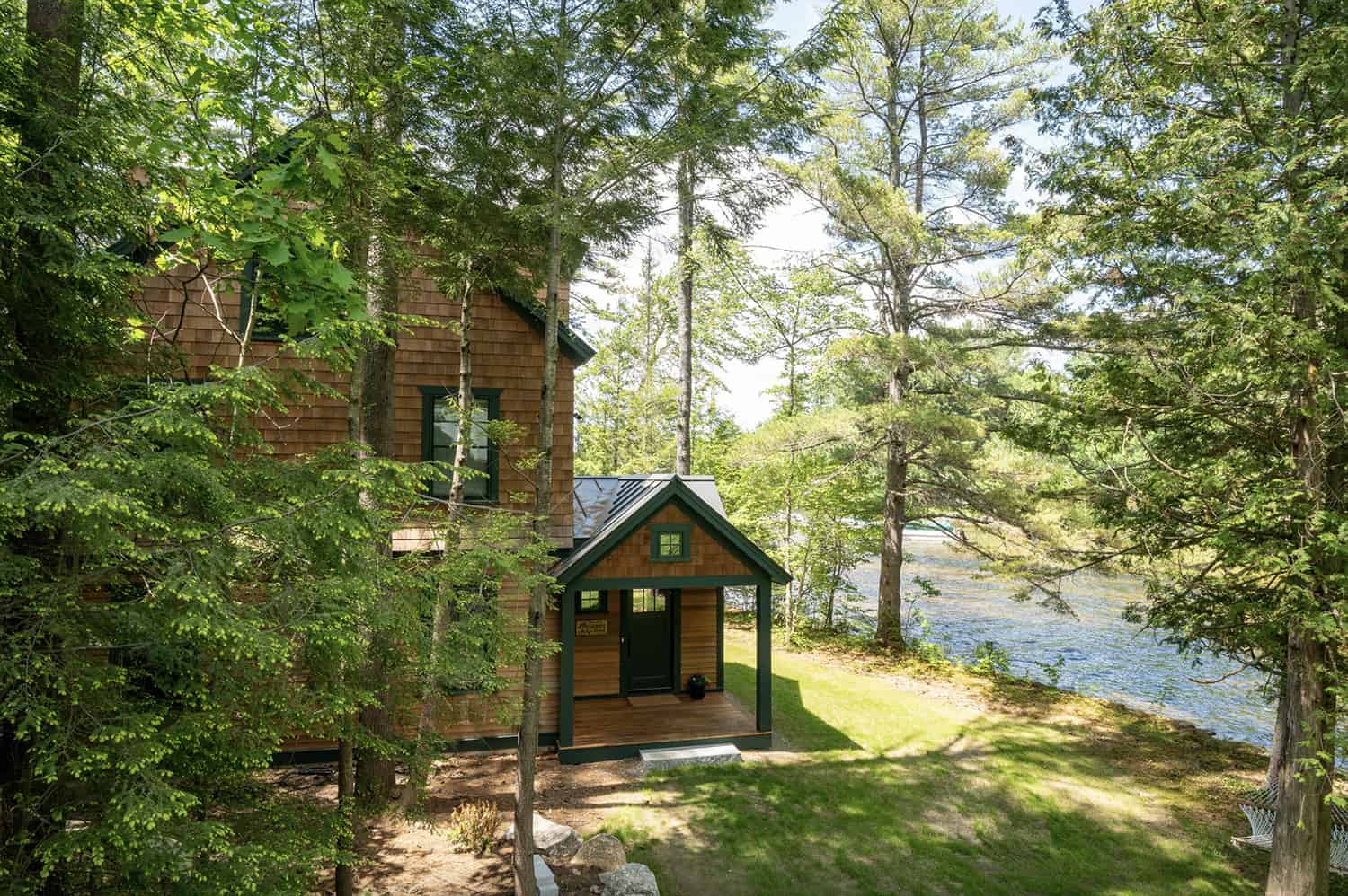 craftsman-style-lake-house-exterior