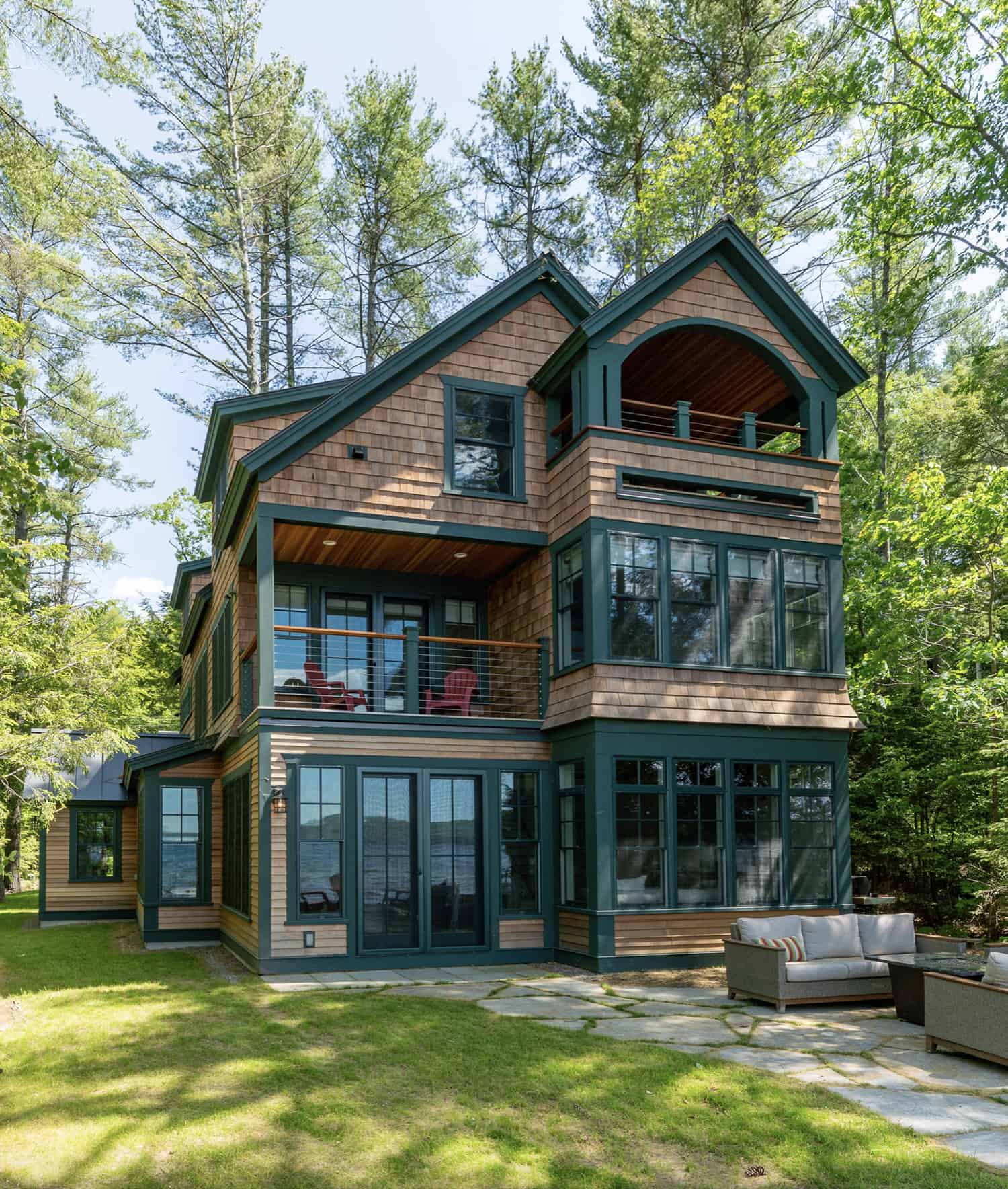 craftsman-style-lake-house-exterior