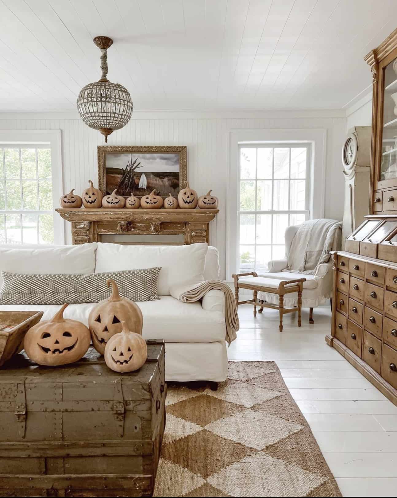 living-room-with-fall-decorations