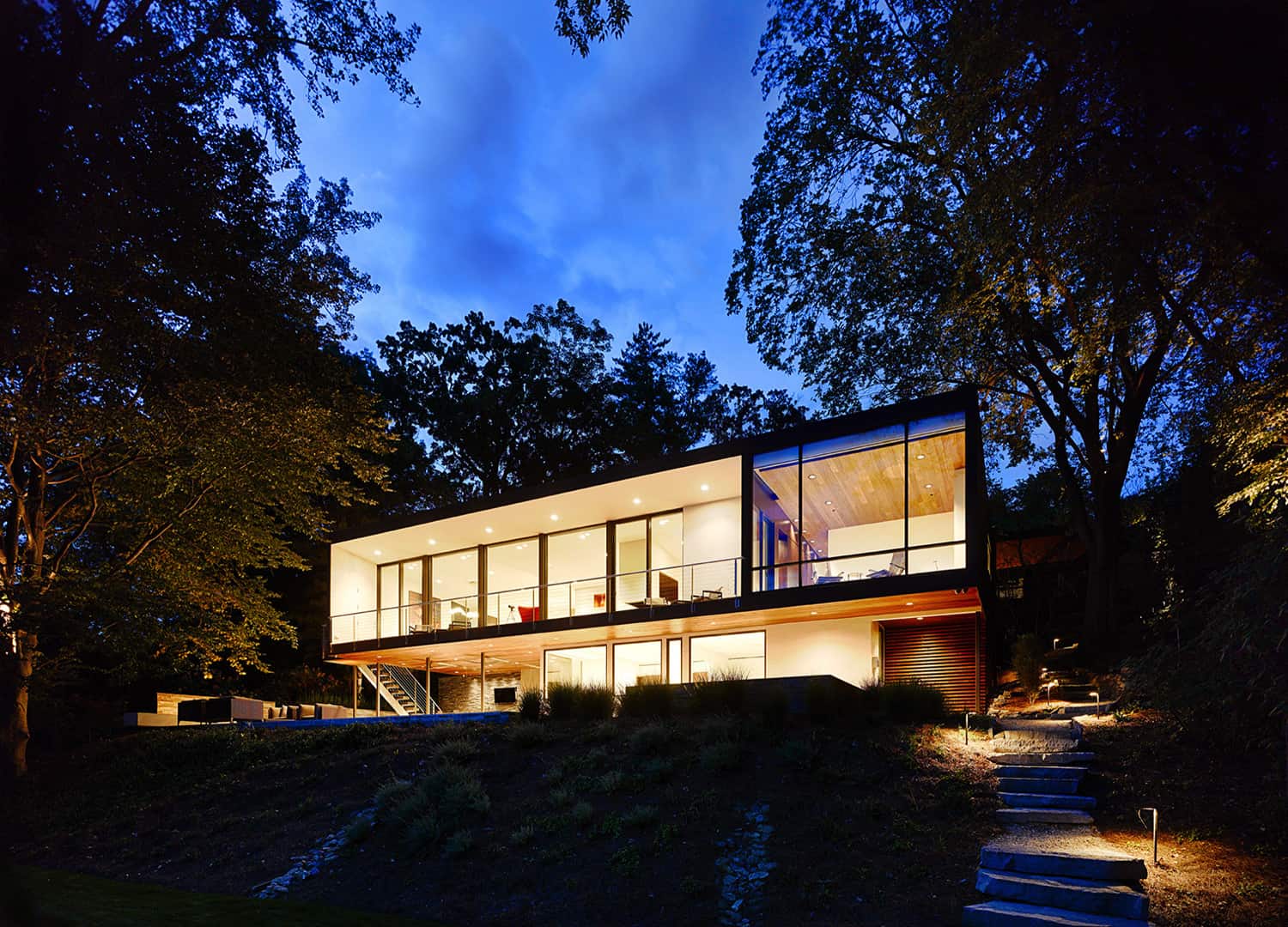 mid-century-modern-home-exterior-at-dark