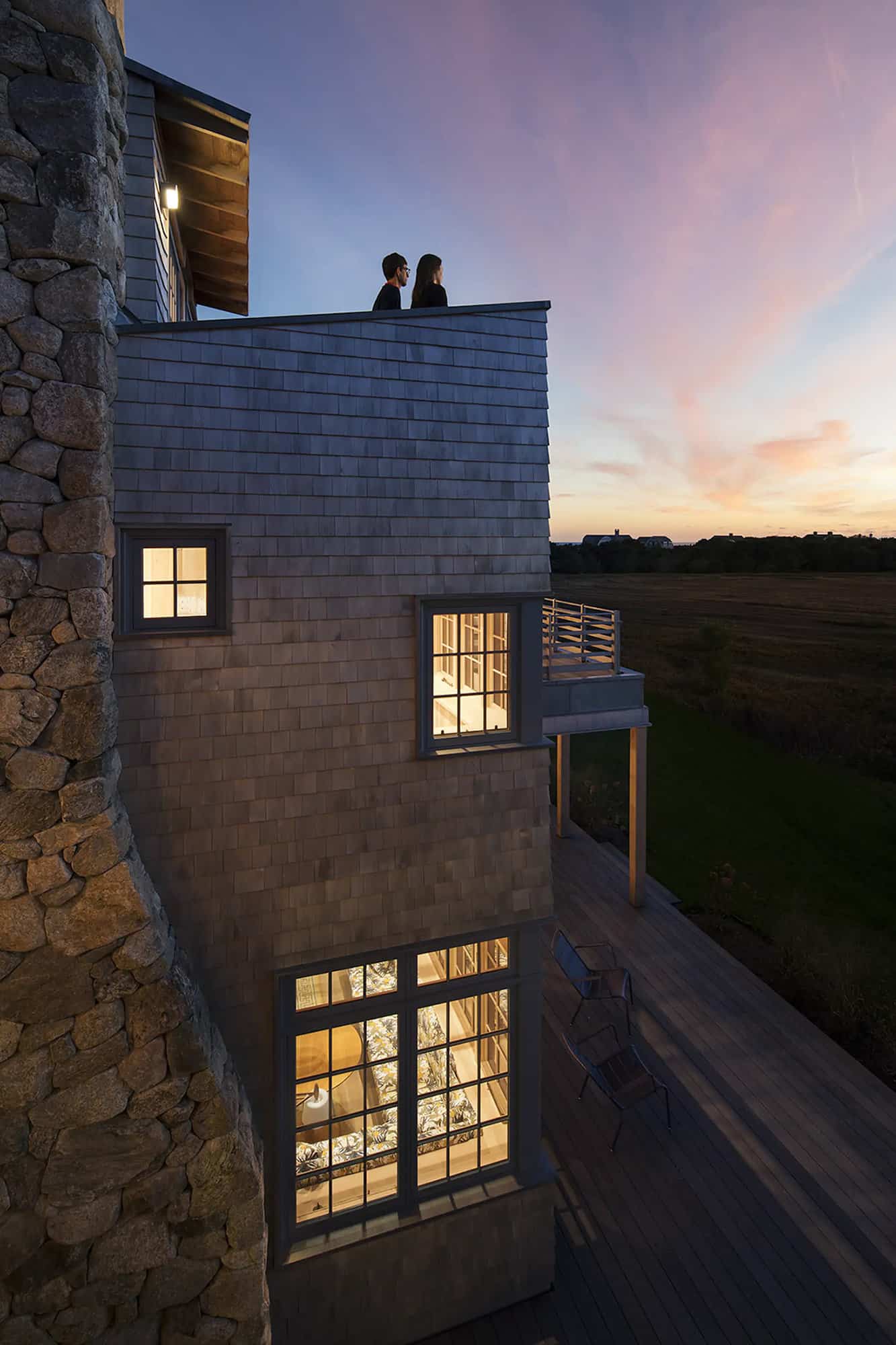 modern-beach-house-exterior-at-dusk