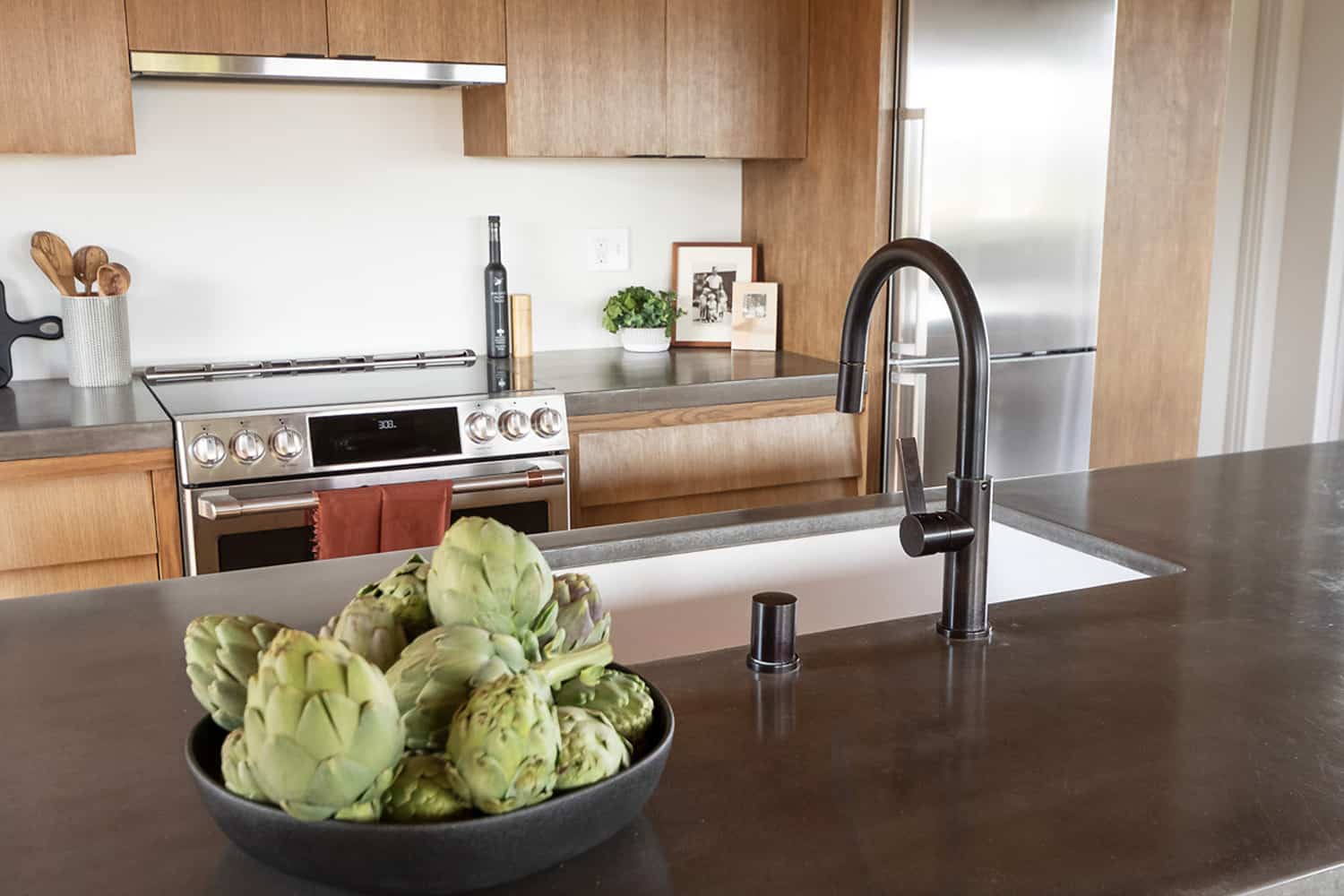 contemporary-kitchen-sink