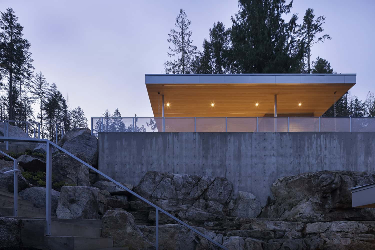 modern-lake-house-garage-at-dusk