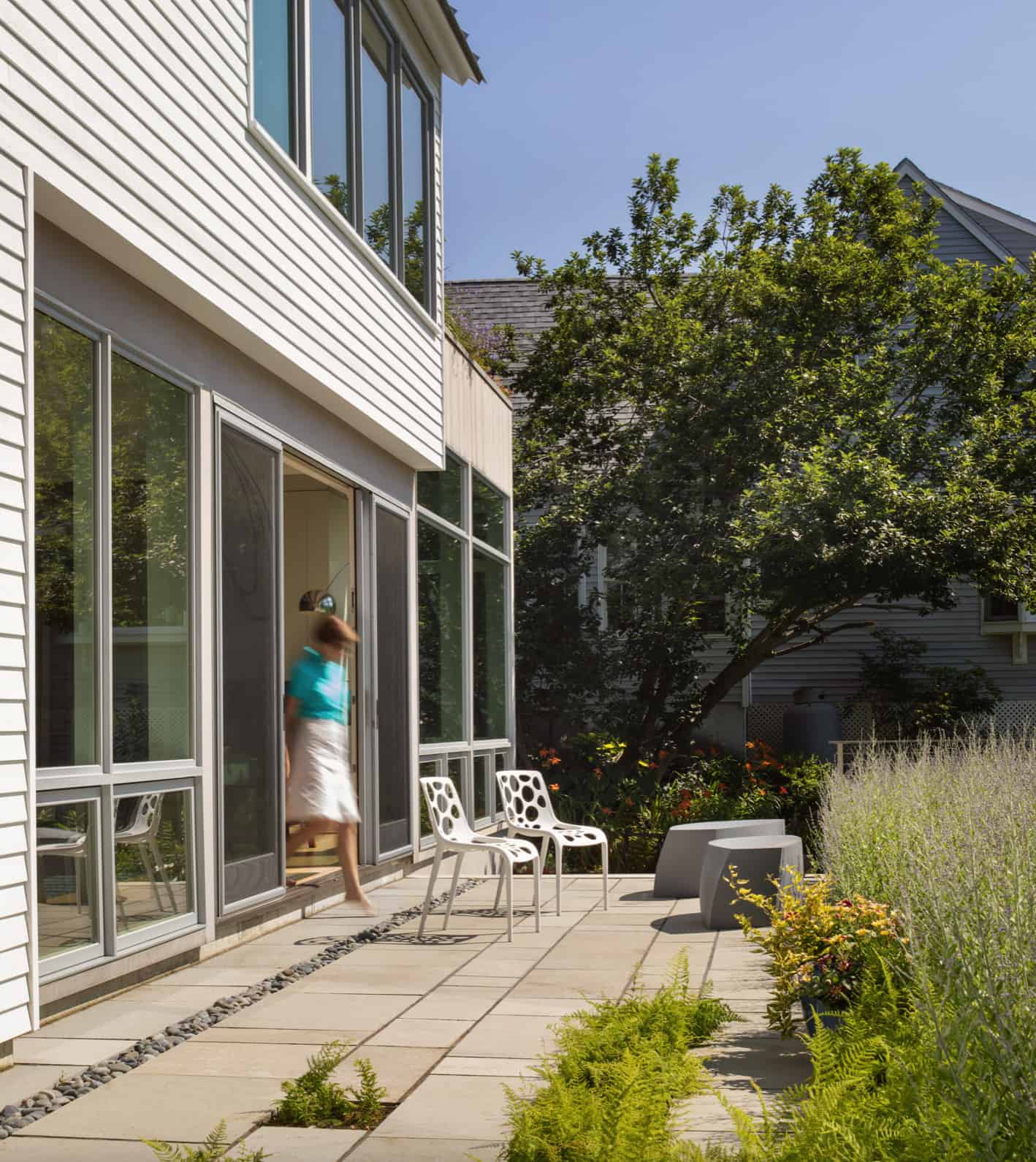 refined-coastal-style-cottage-exterior-deck