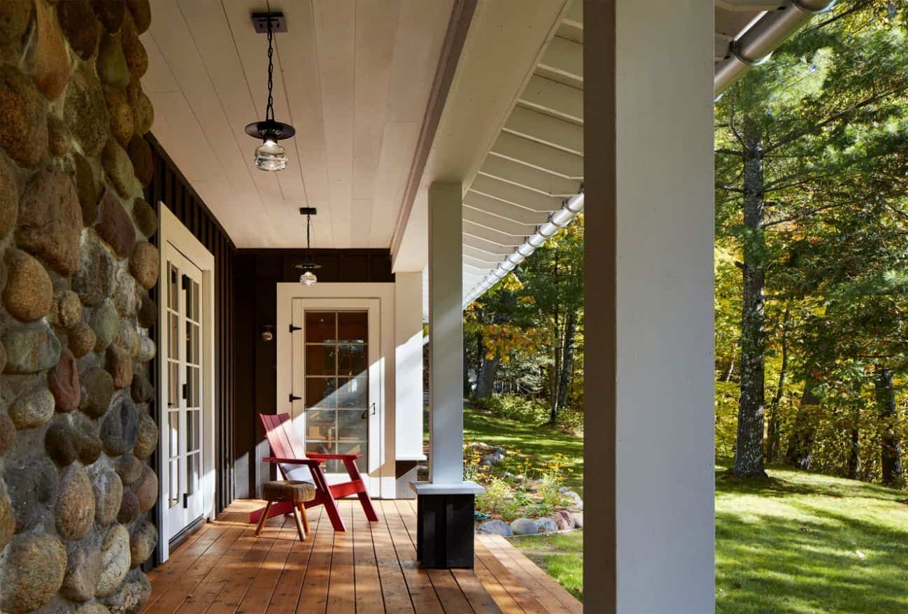 rustic-cabin-retreat-front-porch