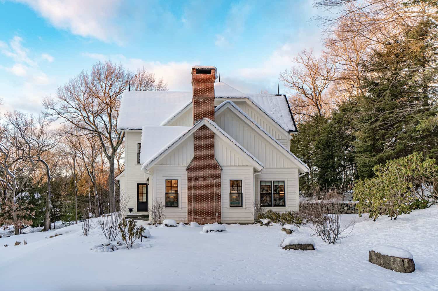 modern-farmhouse-home-exterior-with-snow