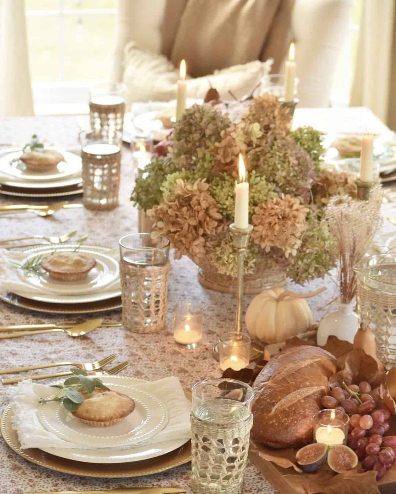 fall-table-decor-with-organic-touches