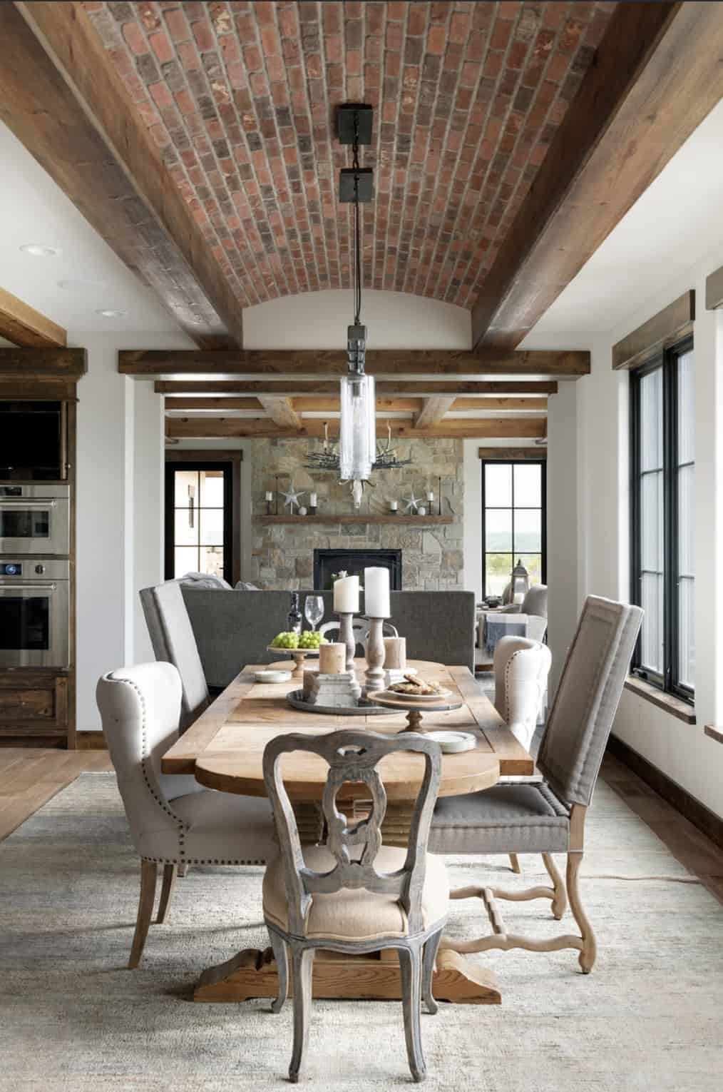 tuscan-style-dining-room