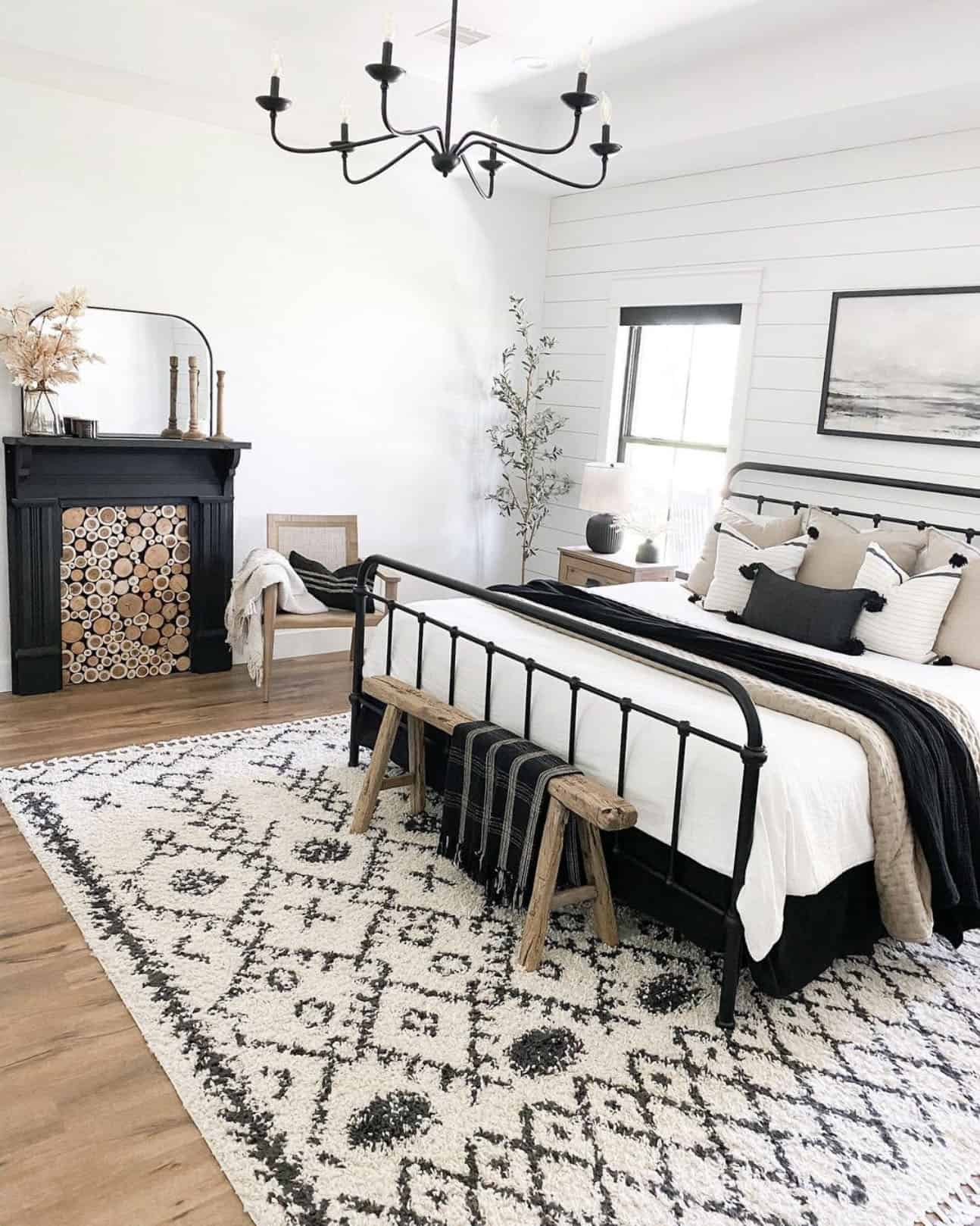black-and-white-fall-bedroom-decor