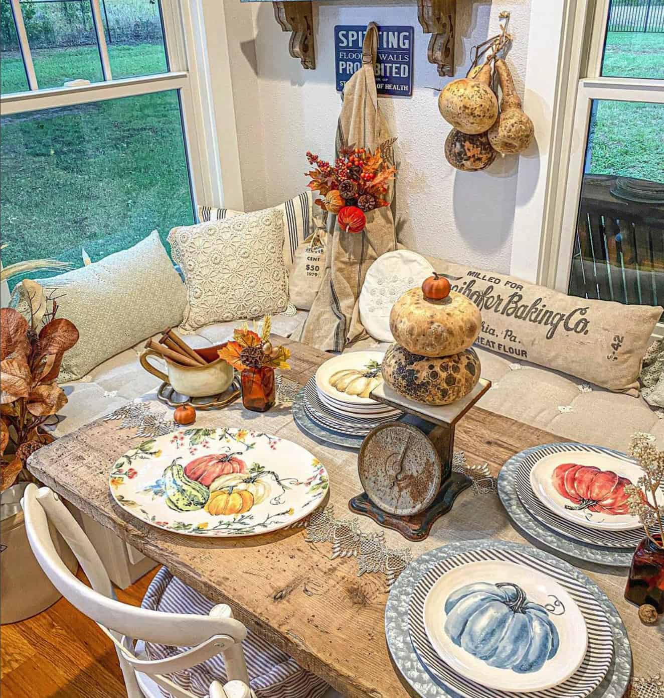 fall-pumpkin-centerpiece-table-decor