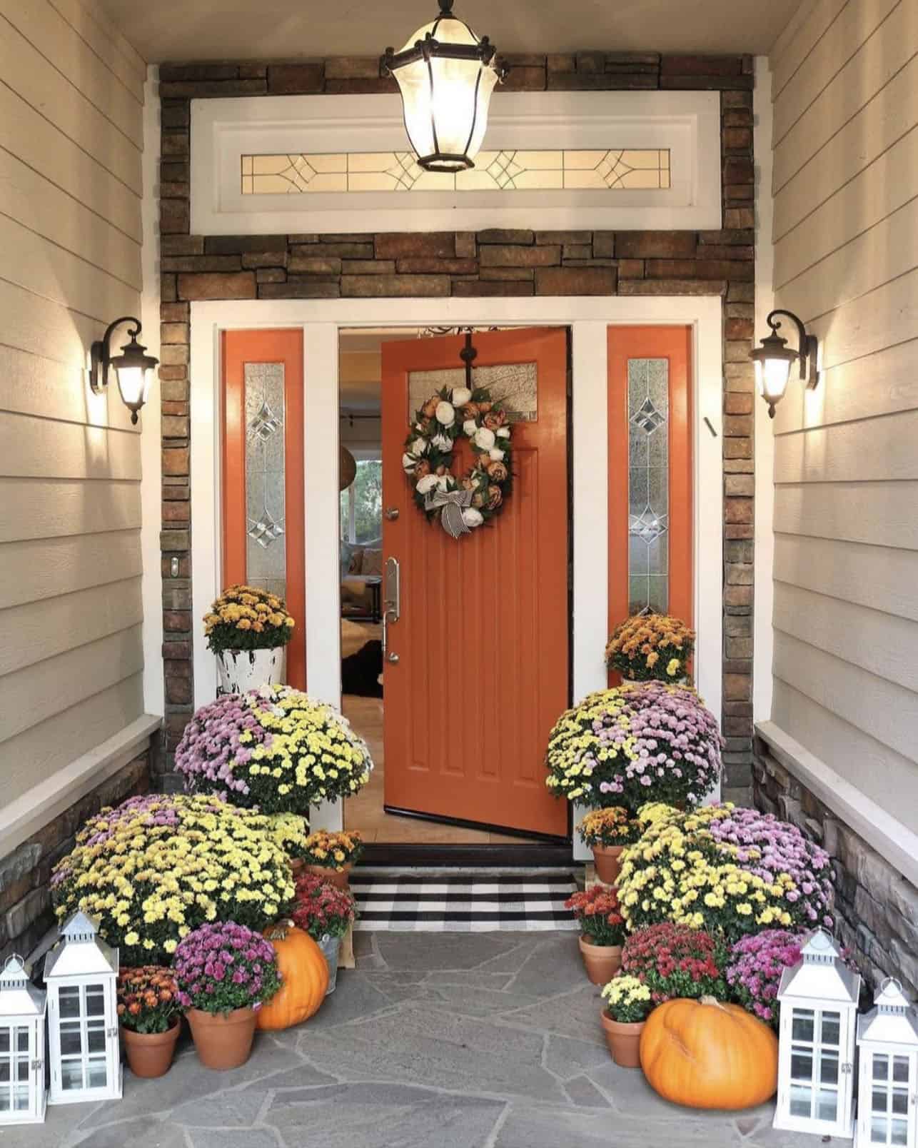 fall-front-door-decor-with-pumpkins-and-mums