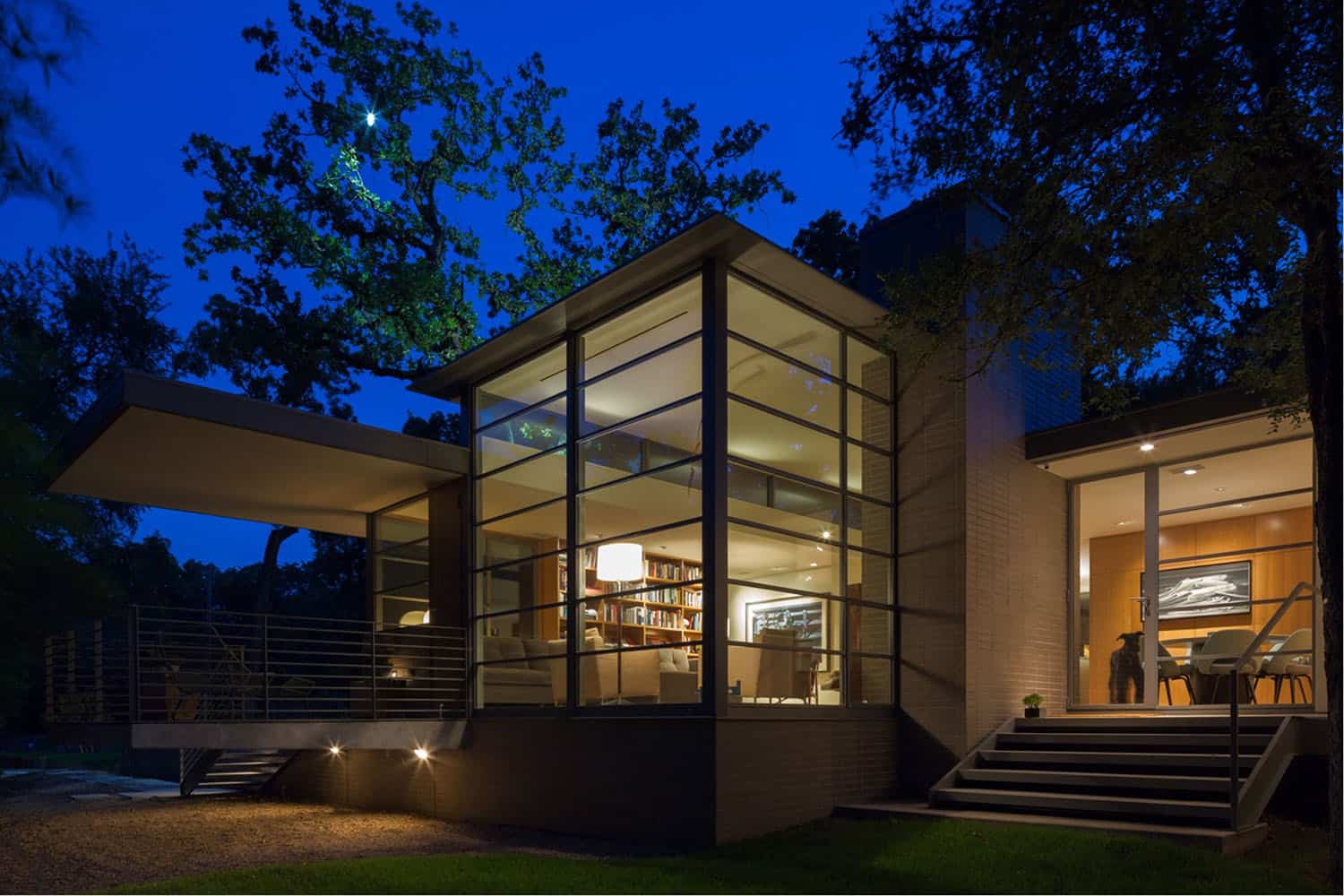midcentury-modern-home-exterior-at-dark