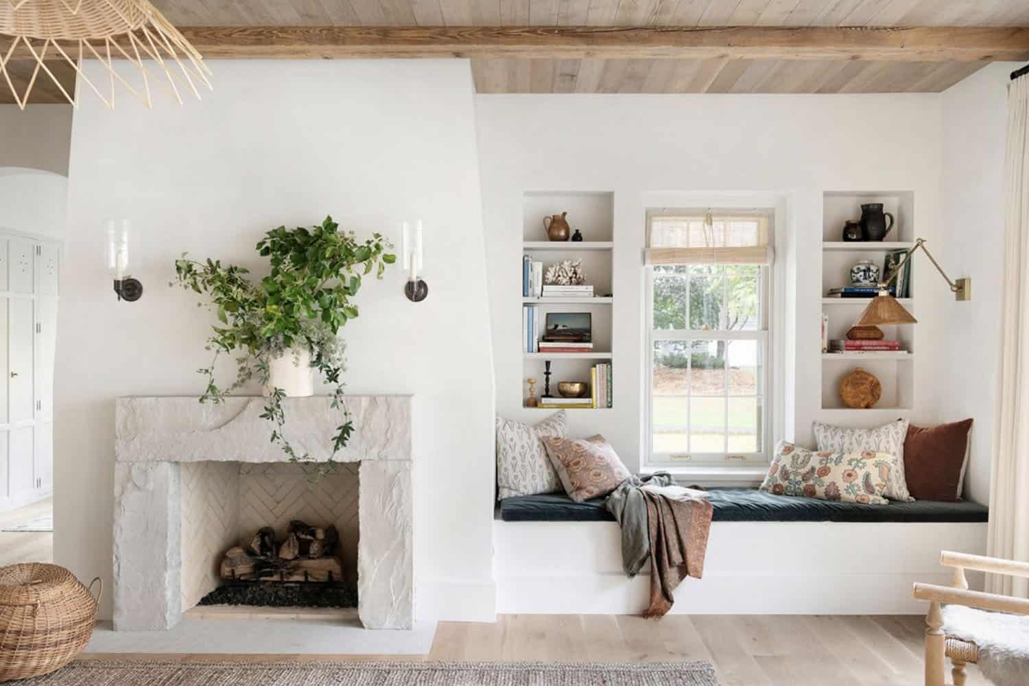 farmhouse-living-room-window-seat