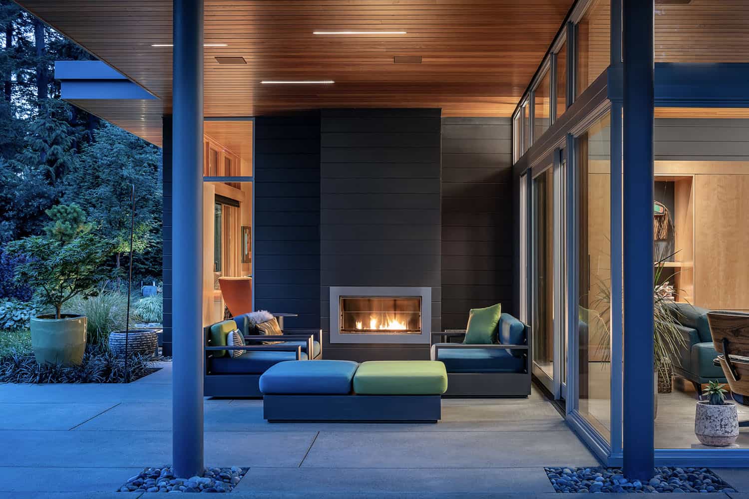 modern-home-covered-patio-at-dusk