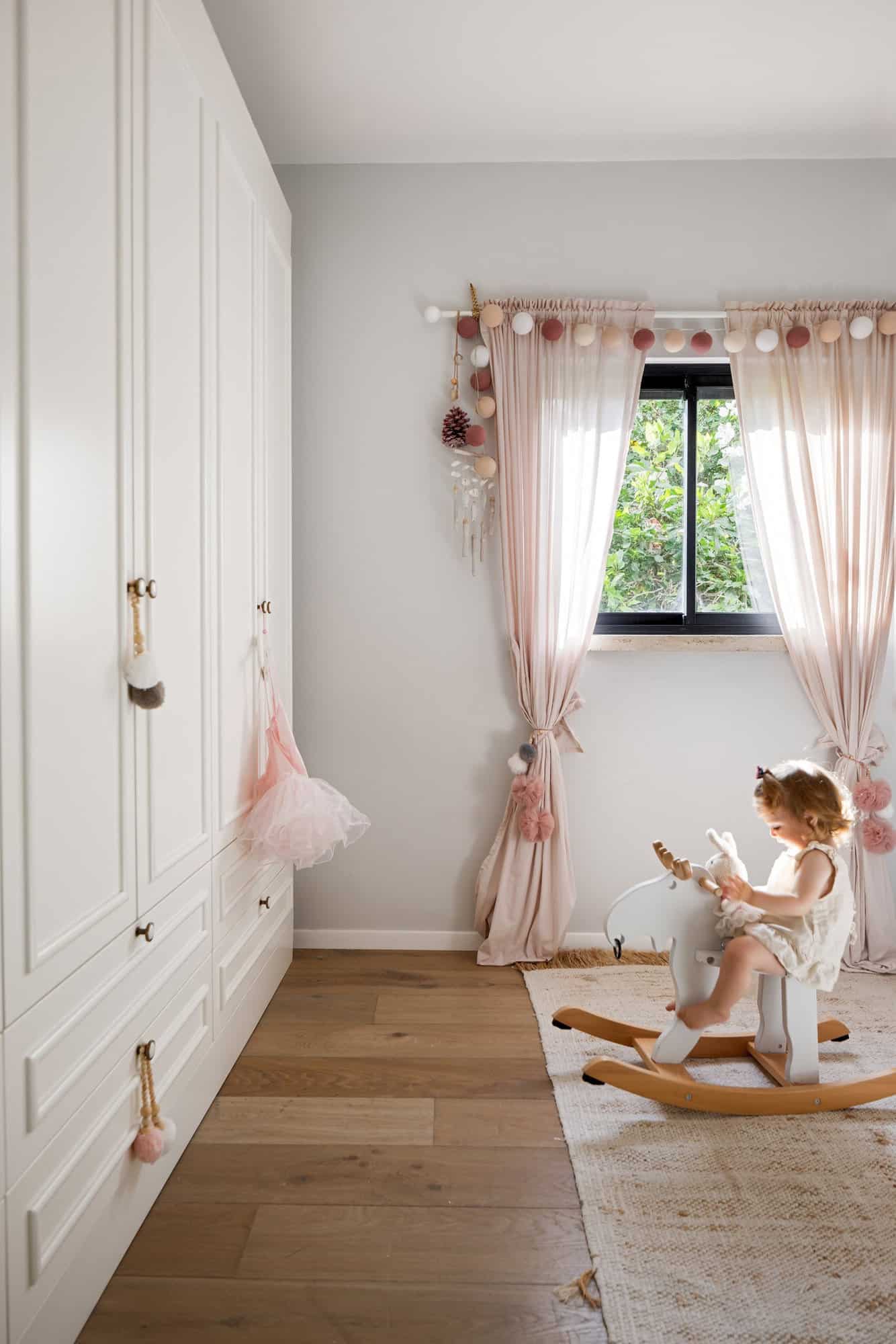 scandinavian-girls-bedroom