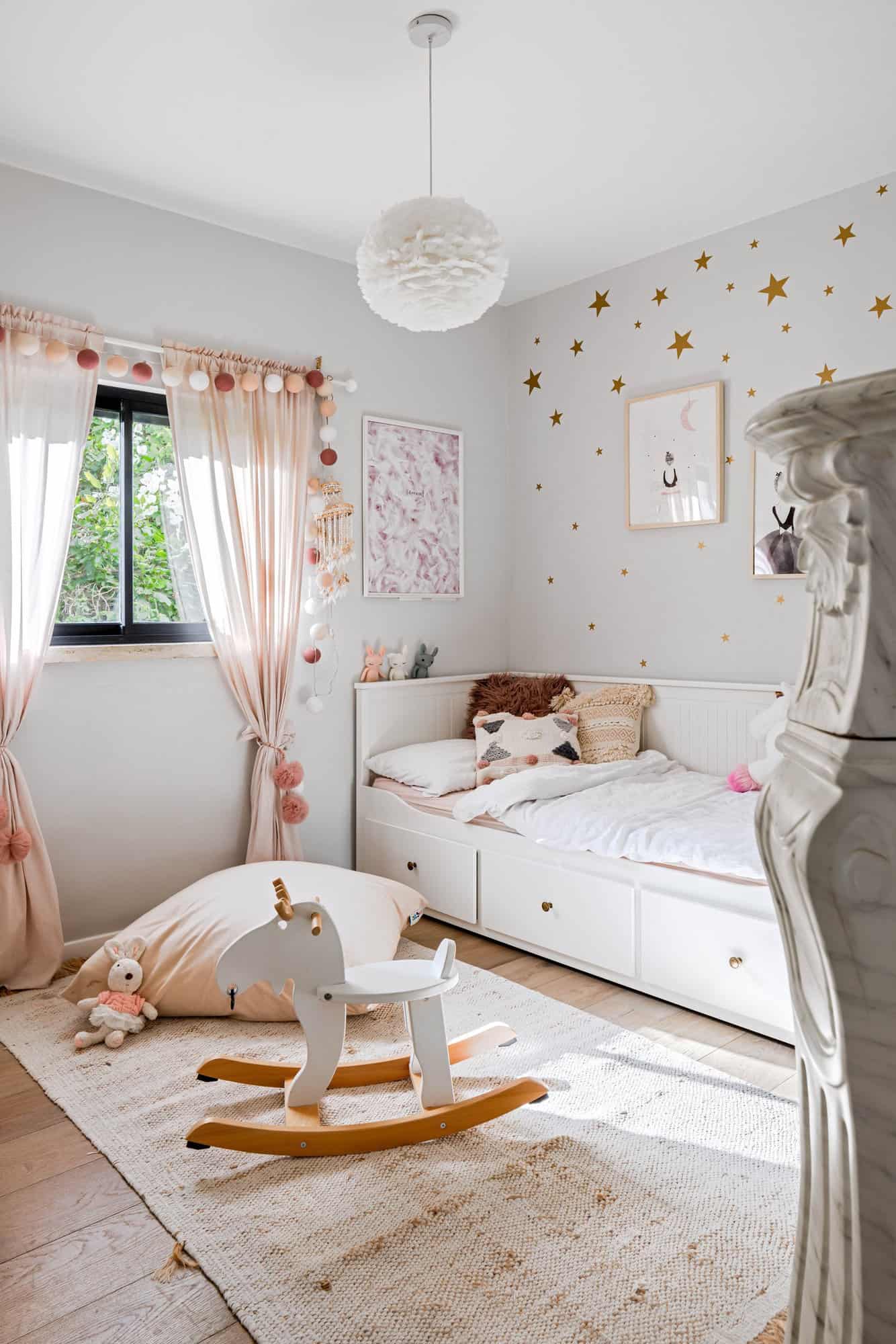 scandinavian-girls-bedroom