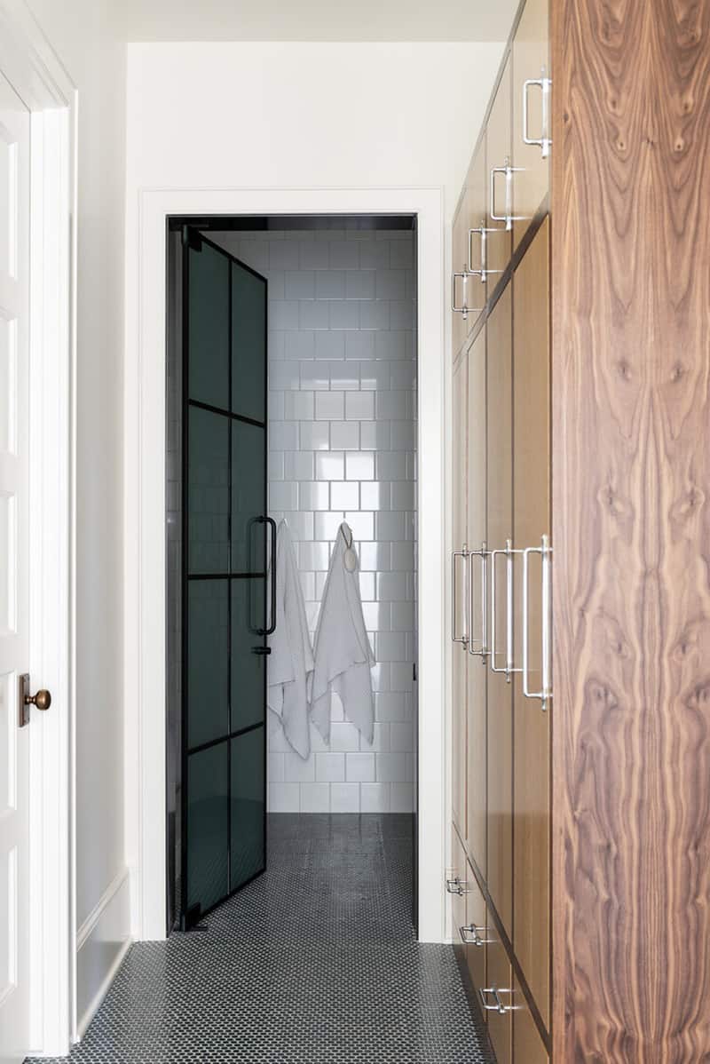 contemporary-entertainment-barn-shower-and-change-room
