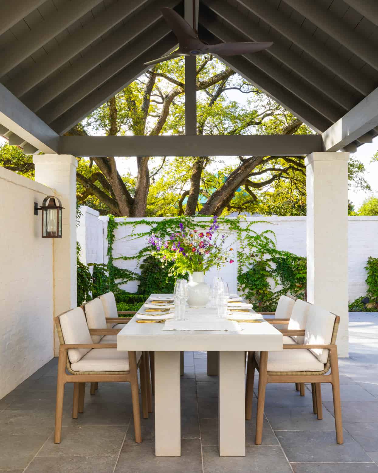 contemporary-outdoor-dining-pavillion