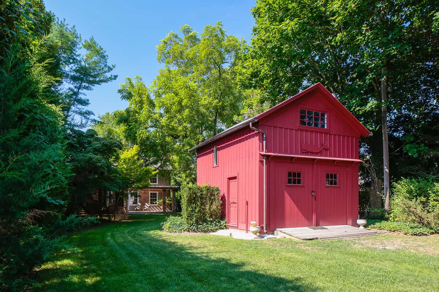 beach-house-exterior-with-a-red-barn