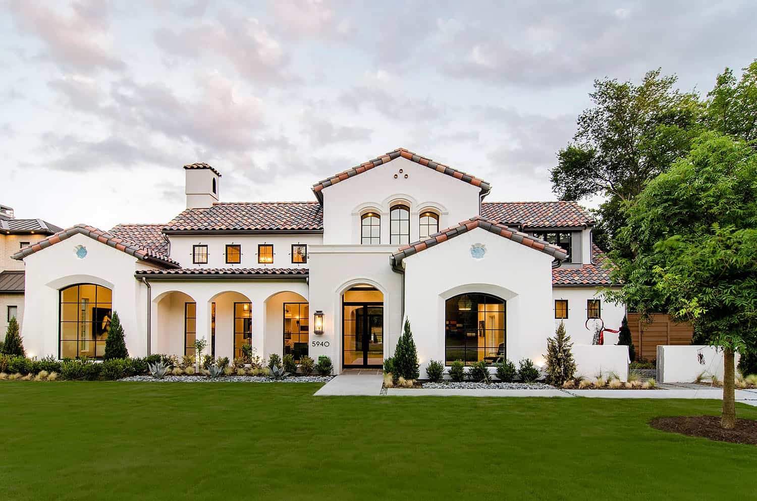 A Mediterranean Style House In Dallas With Elegant Entertaining Spaces