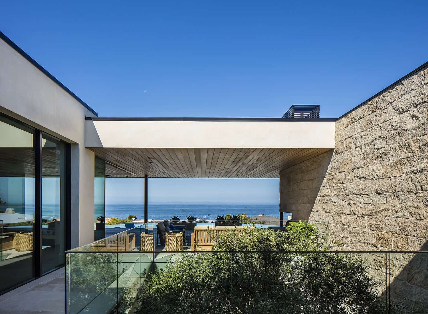 modern-coastal-home-exterior