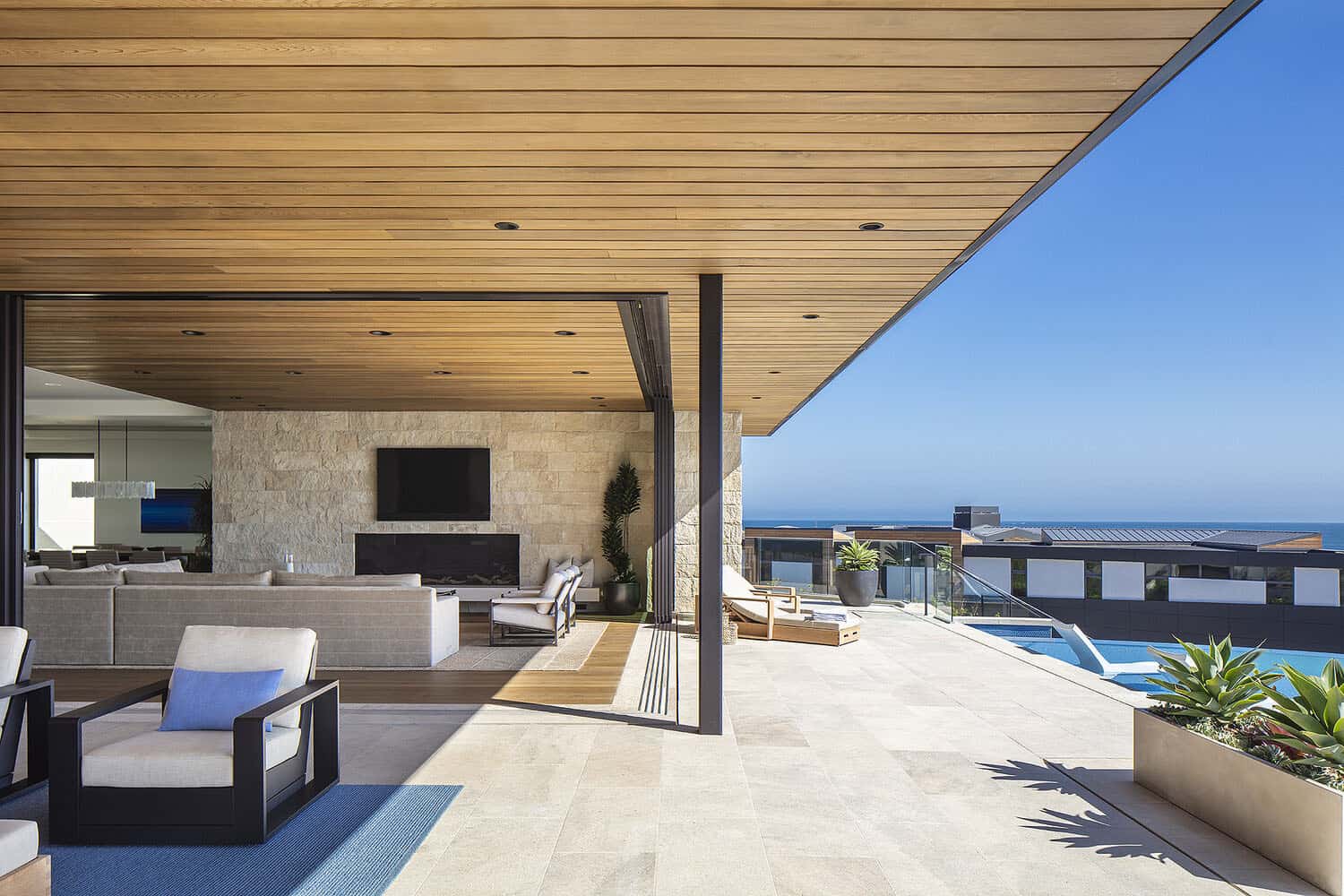 modern-coastal-style-swimming-pool-deck