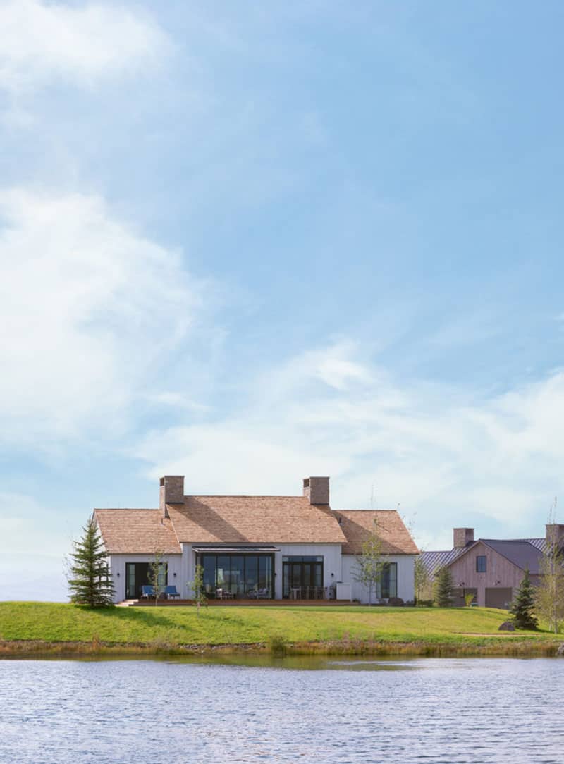 modern-farmhouse-style-cabin-exterior