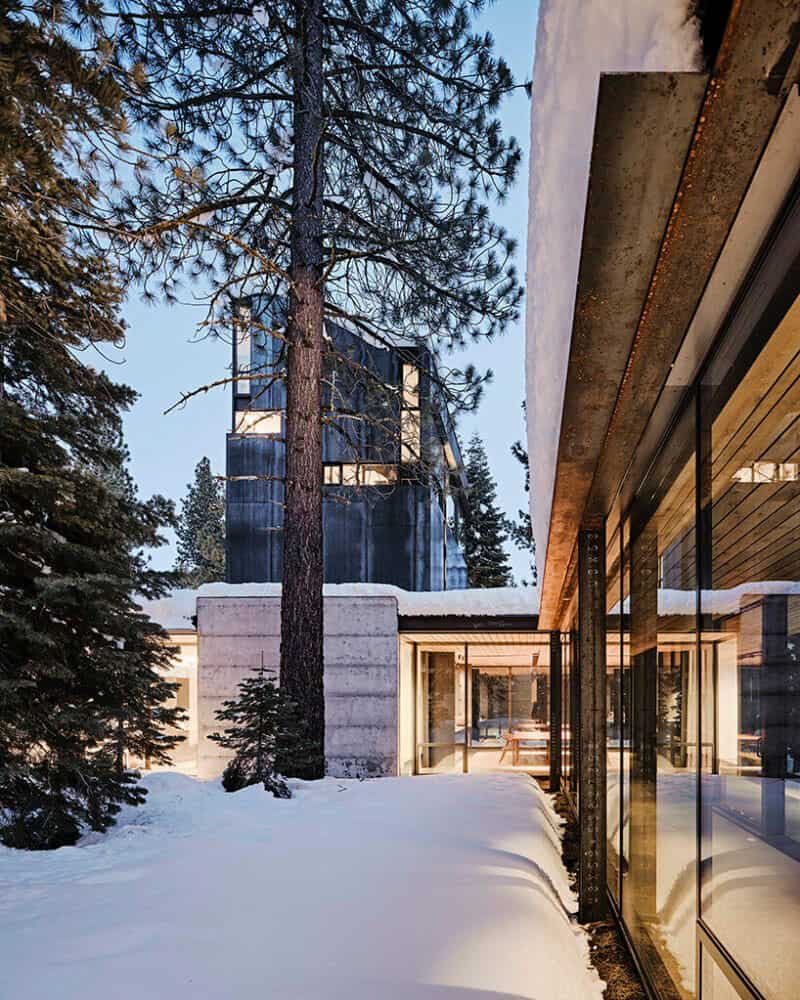 modern-high-desert-home-exterior-with-snow