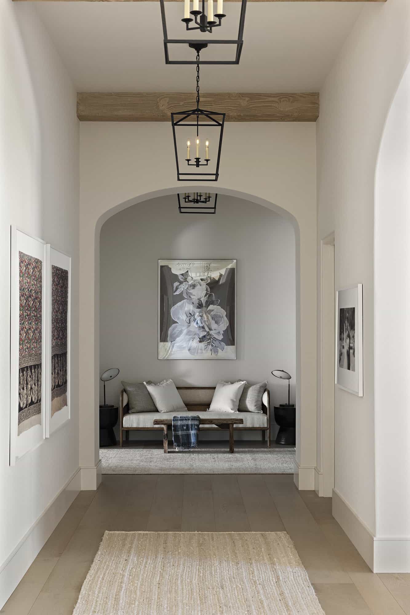 modern-mediterranean-style-hallway