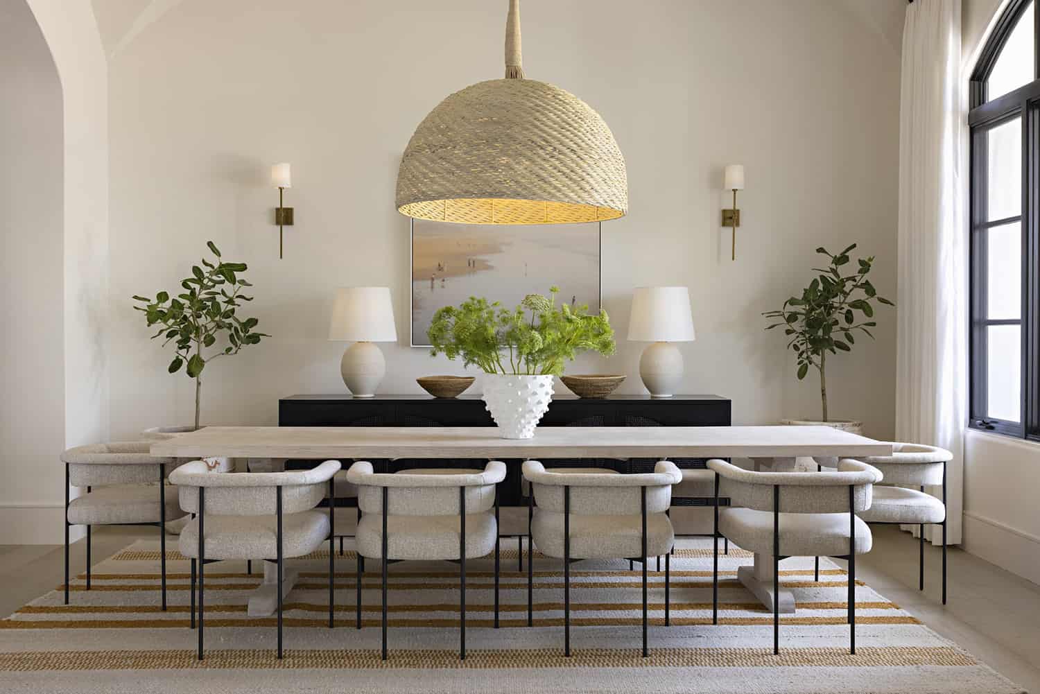 modern-mediterranean-style-dining-room