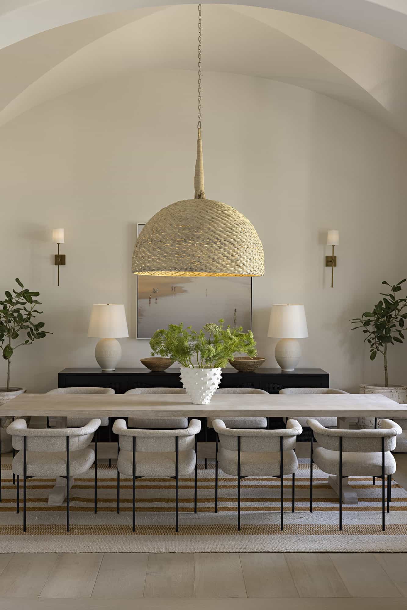 modern-mediterranean-style-dining-room