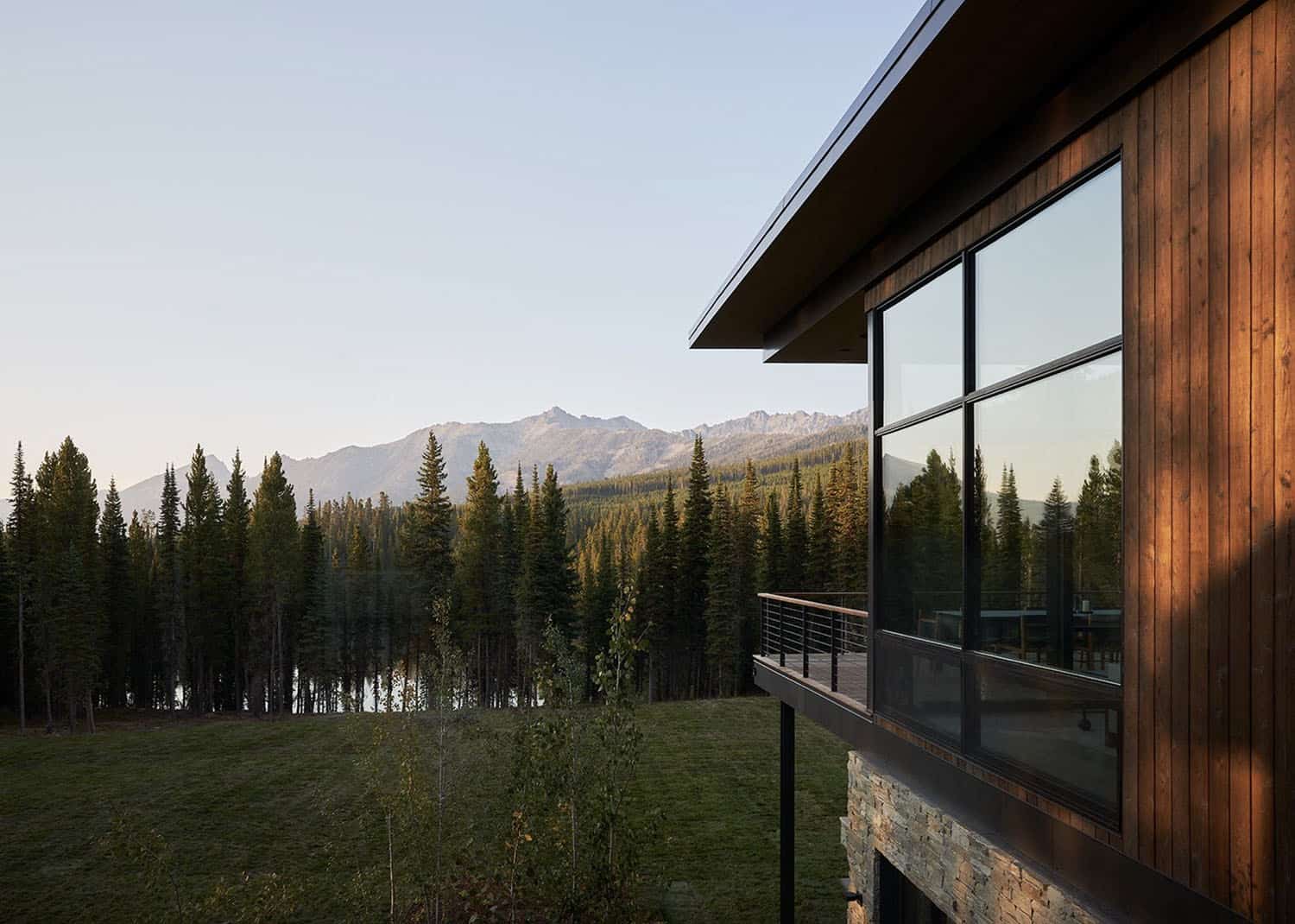 modern-mountain-retreat-exterior-at-dusk