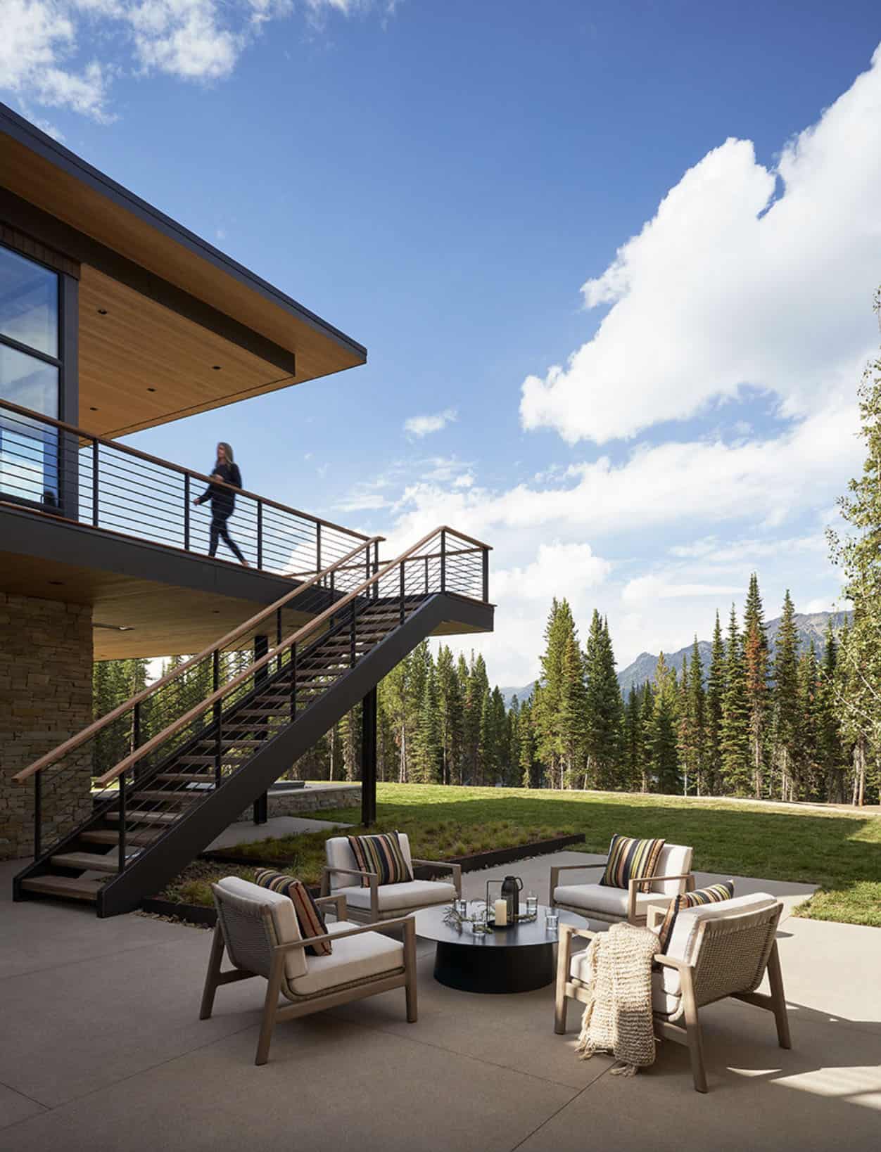 modern-mountain-retreat-outdoor-patio