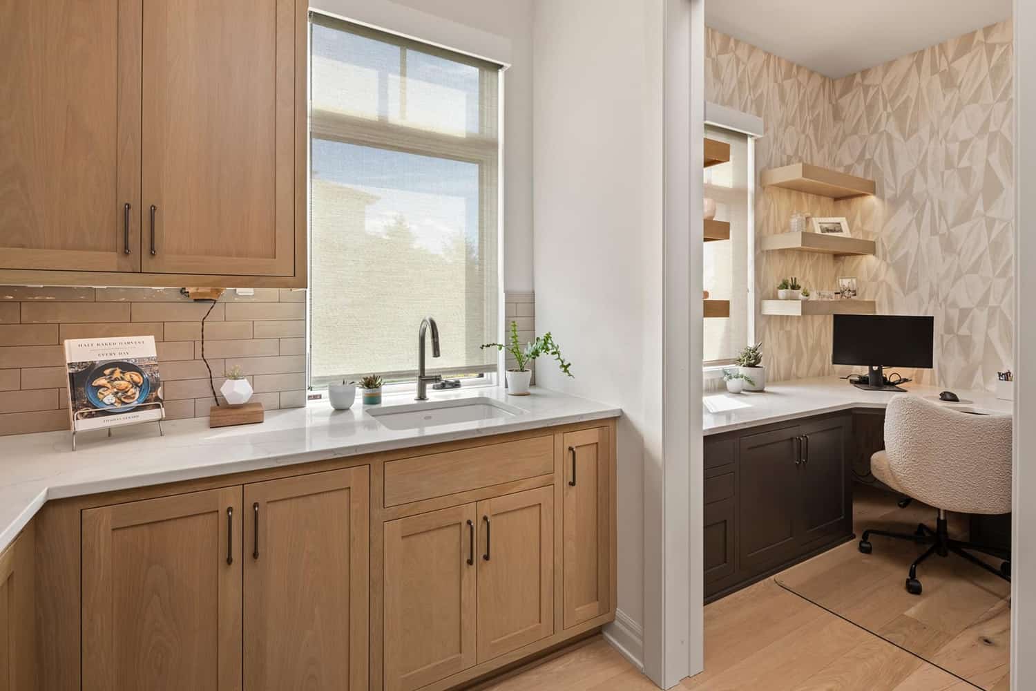 modern-walk-in-kitchen-pantry