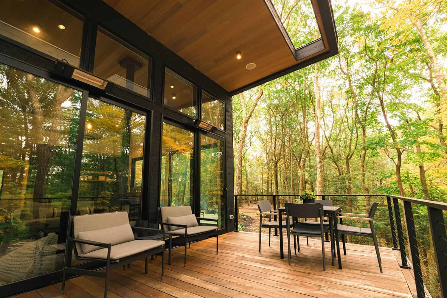 modernist-woodland-retreat-deck