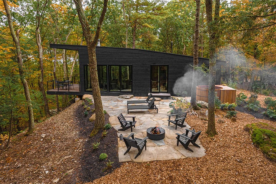 modernist-woodland-retreat-exterior-patio